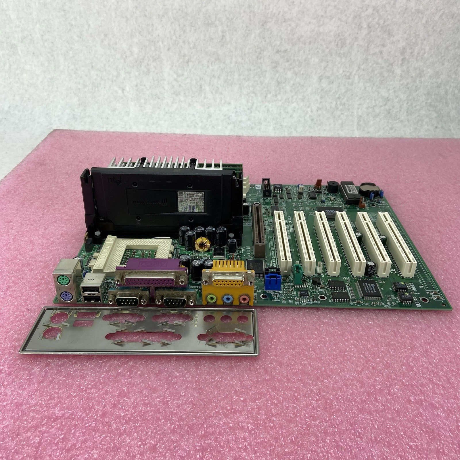 Tyan S1854 Motherboard Intel Pentium III/Xeon 528MHz 383MB RAM w/IO Shield