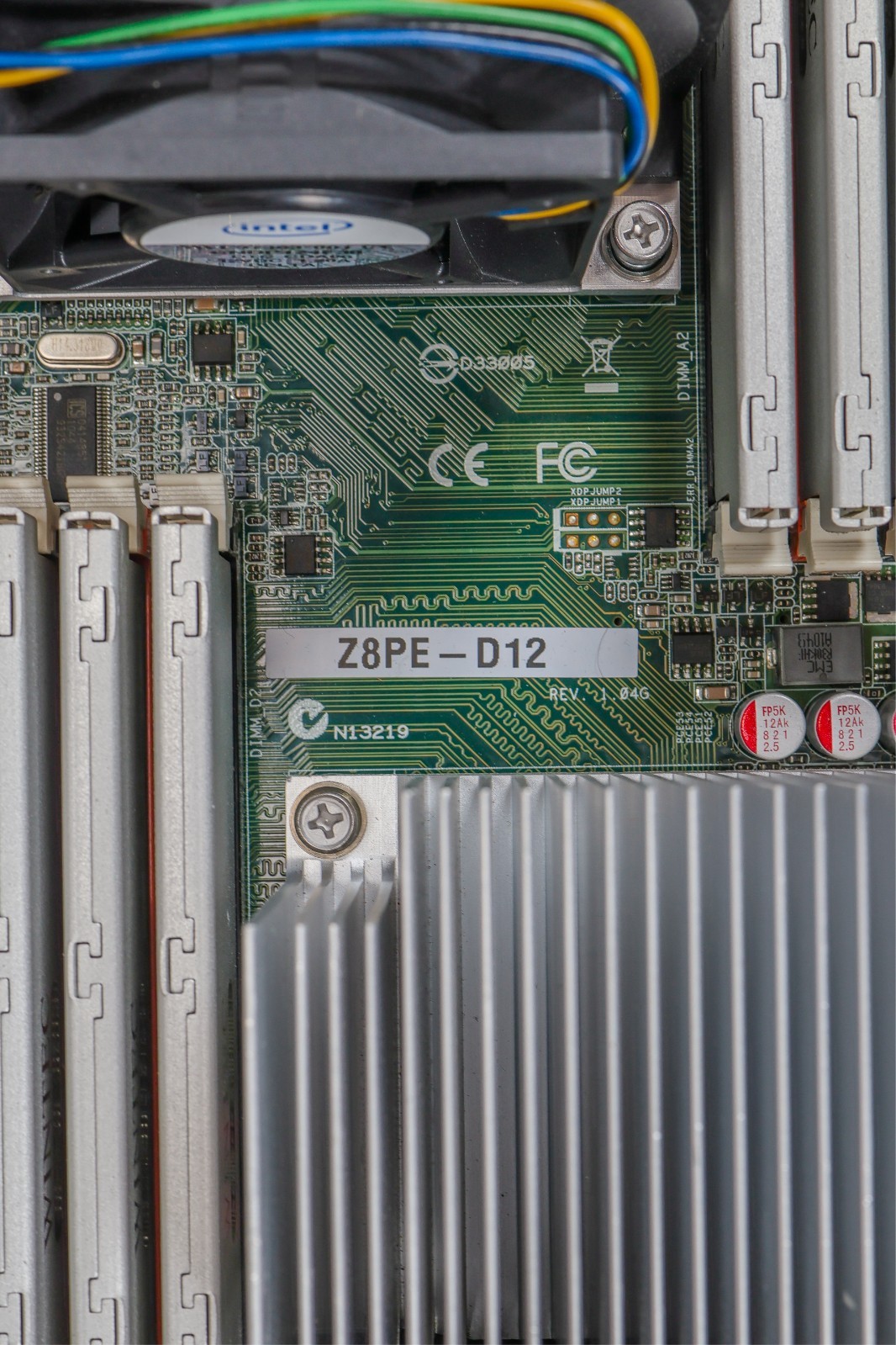 ASUS Z8PE-D12 Dual LGA1366 Server Motherboard Xeon E5620 72GB DDR3 ECC RAM