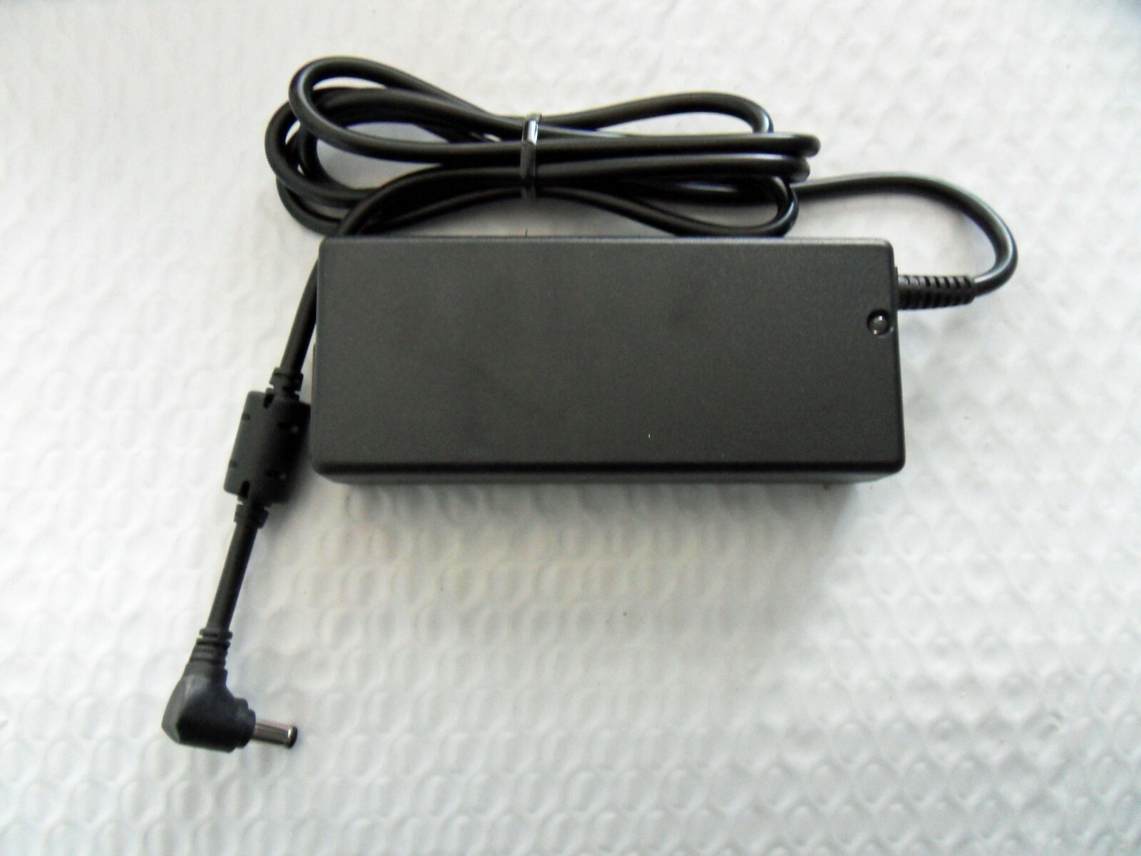 Genuine OEM Bestec NA9002WBB 90W 19V 4.74A Laptop Charger fits many Dell models