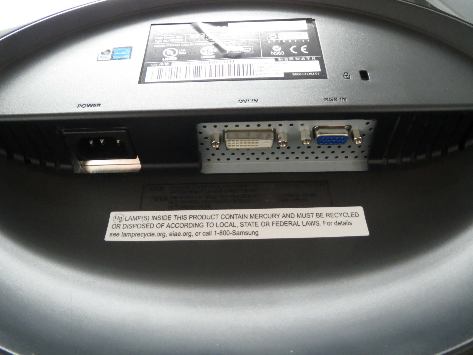 Two 22″ Samsung SyncMaster 2232GW Monitors 2ms 3000:1 Dynamic Contrast DVI RGB