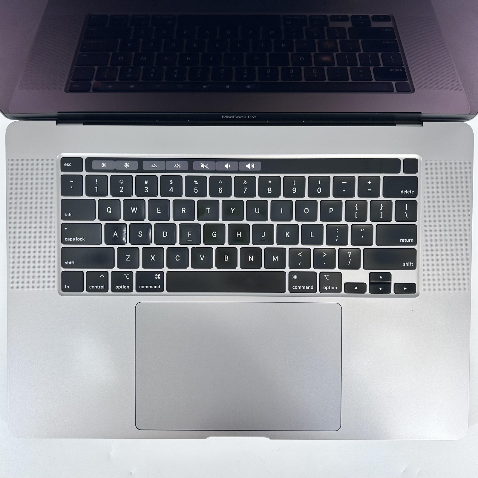 MacBook Pro 16 Touch Bar Gray 2019 Core i9 16GB 1TB Radeon Pro 5500M LCD Bleed