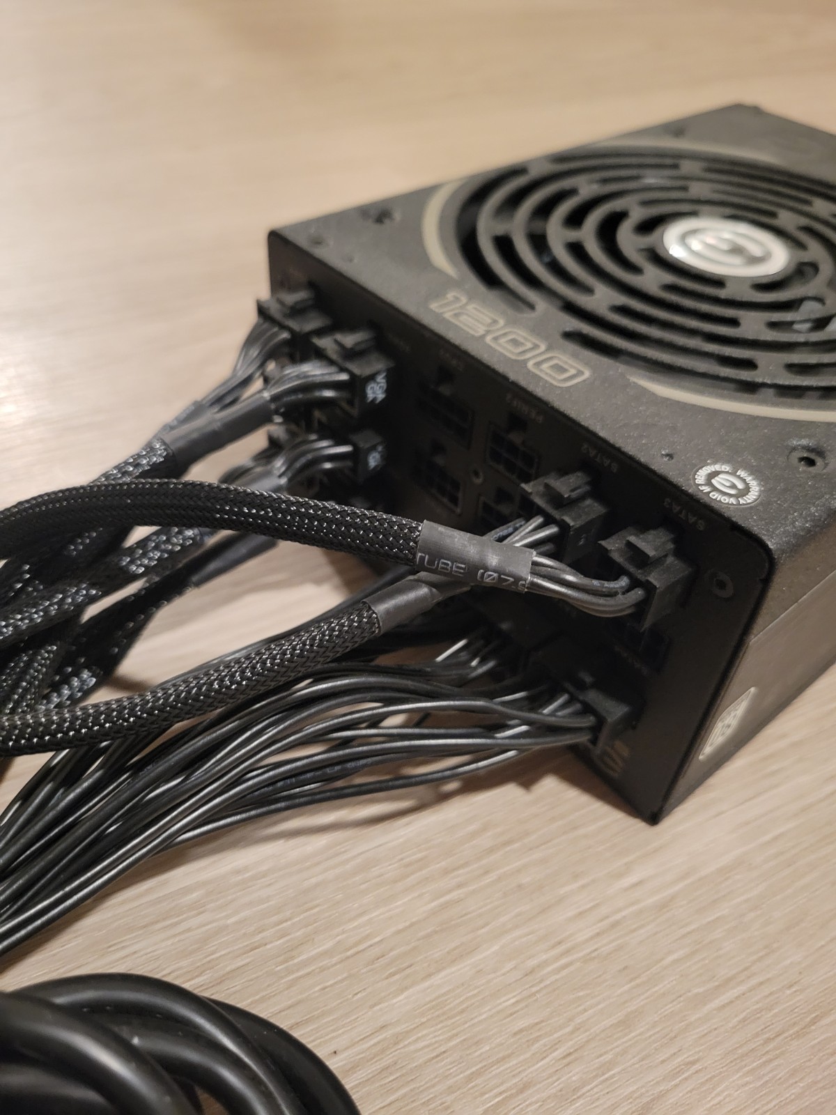 EVGA SuperNOVA 1200-P2 80+ Platinum 1200W Power Supply PSU 220-P2-1200