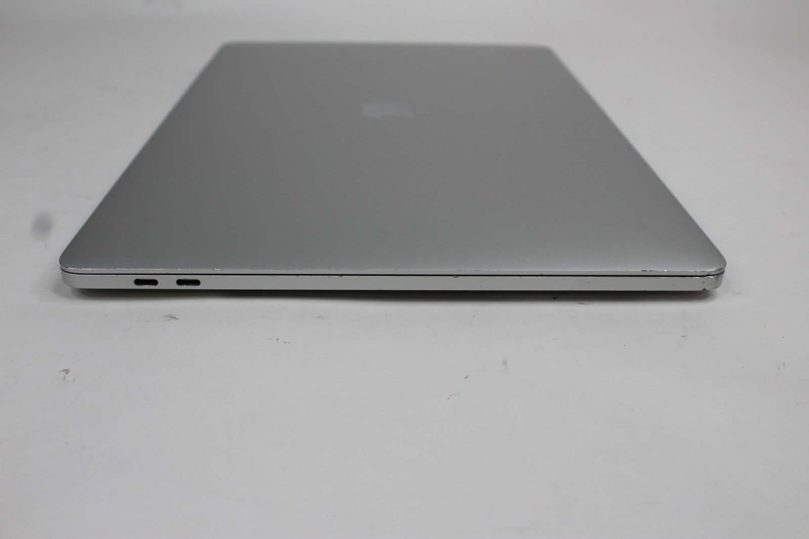 15.6″ 2019 Apple MacBook Pro A1990, i7-9750H@2.6GHz, 256GB/16GB, macOS, Keyboard