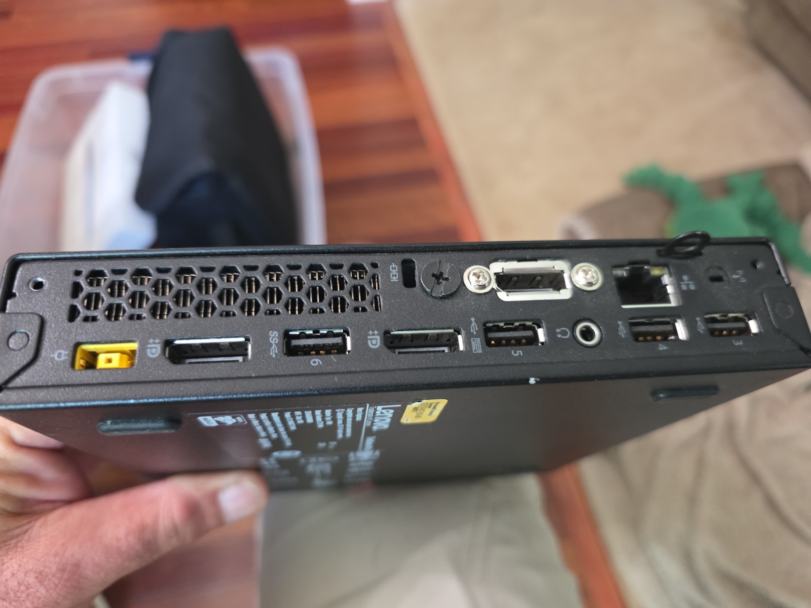 Lenovo ThinkCentre M715Q (256GB, AMD Ryzen 5 2400GE, 3.2 GHz, 8GB) Desktop PC