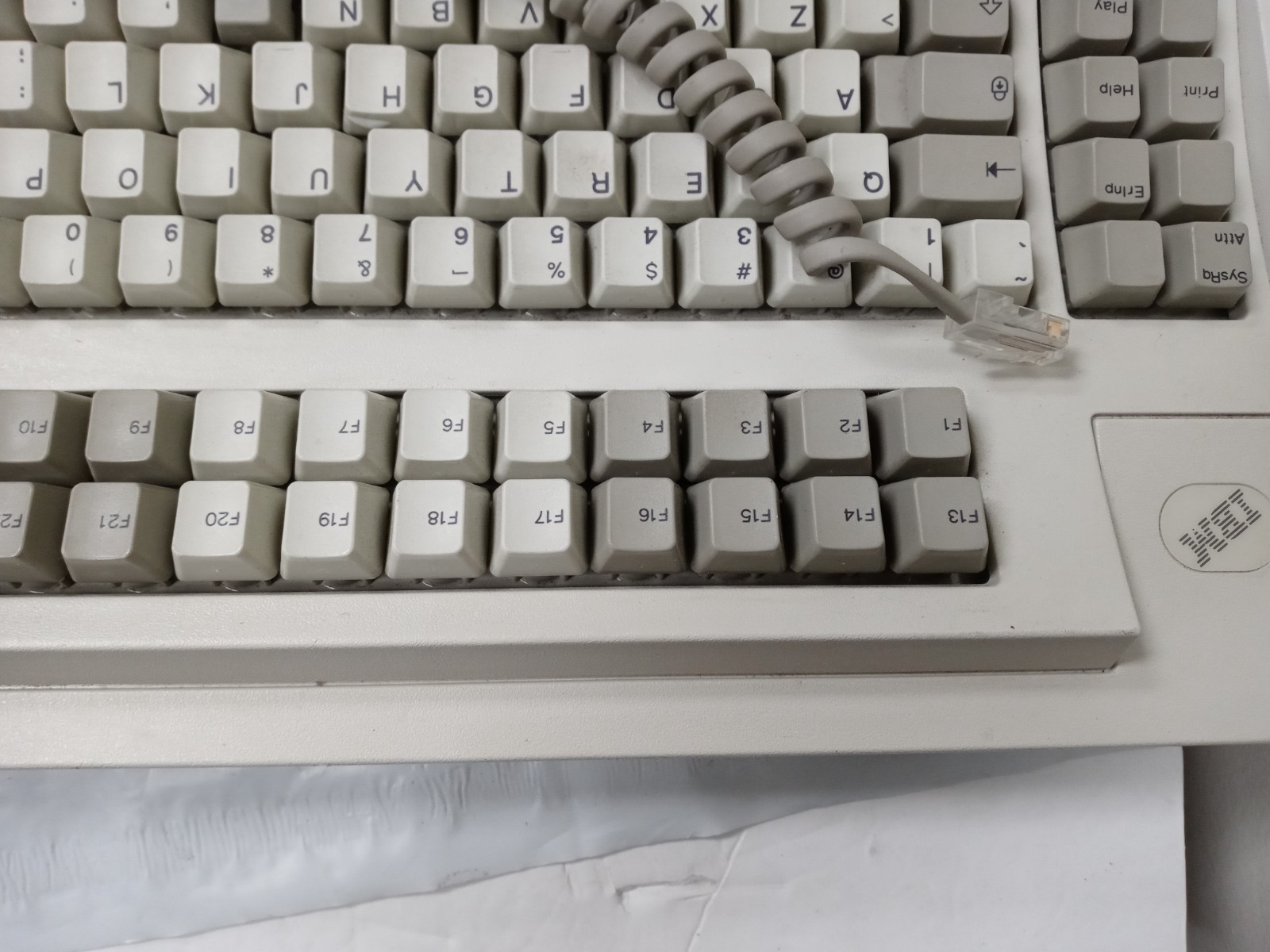 IBM 1395660 M122 TYPE III BATTLECRUISER CLICKY BUCKING SPRING KEYBOARD RJ45 1992