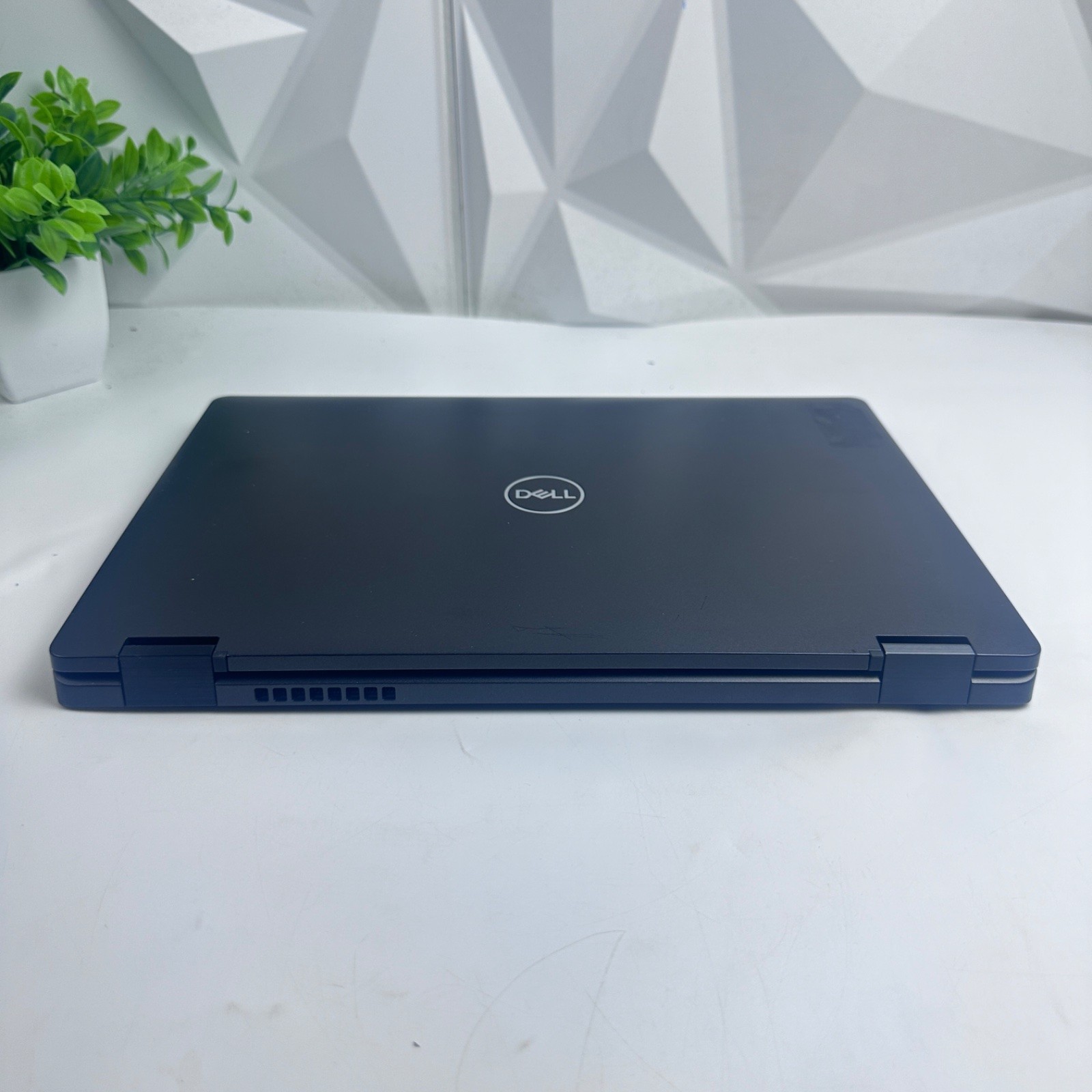 Dell Latitude 5300 2-in-1 Laptop, 13.3″ FHD Touch, i7-8665U, 16GB, 512GB *READ*