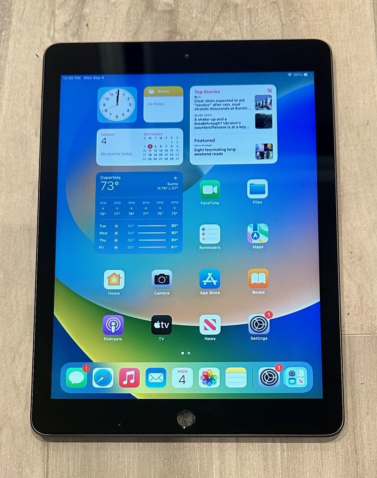 Apple iPad 6th Gen – 9.7″ Display 32GB, Wi-Fi Grey Color with Bundle Accesories