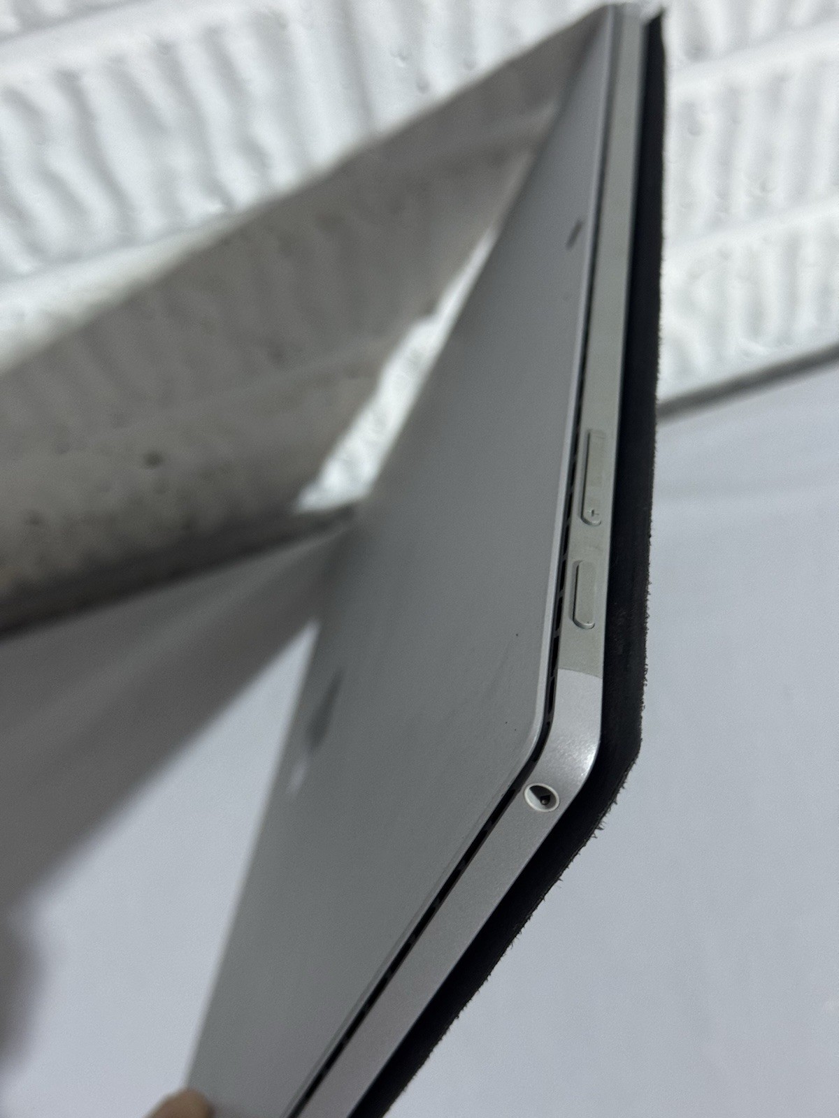 Microsoft Surface Pro 7 i5/16GB/256GB – Cracked Screen – AS/IS – PARTS & REPAIR
