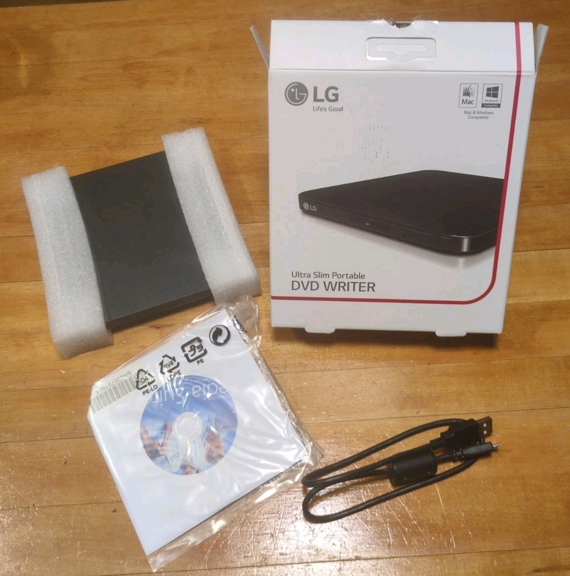 LG DVD Writer Ultra Slim Portable SP80NB80 External Drive MAC/WINDOWS