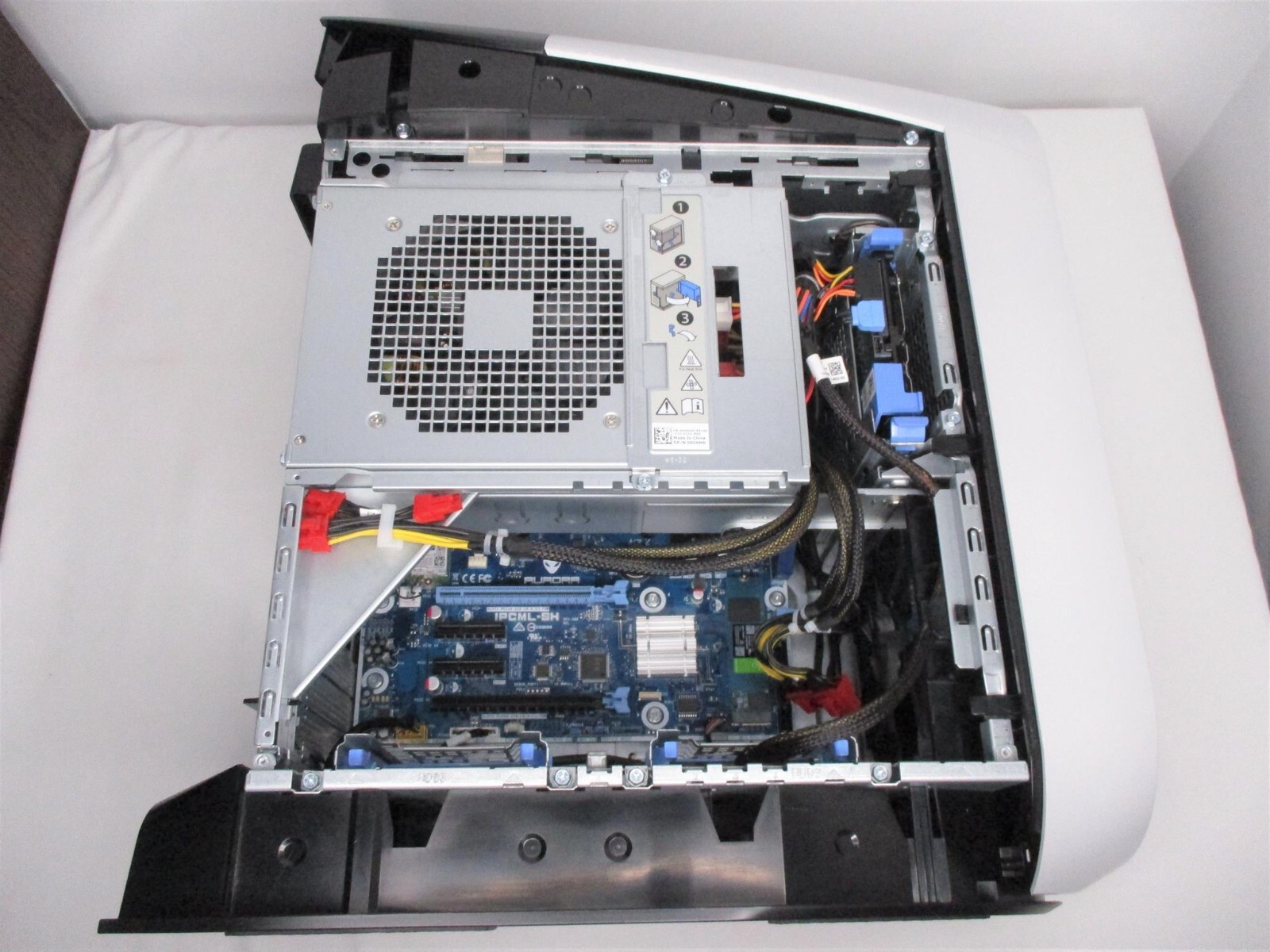 Alienware Aurora R12 i9-11900KF LiquidCool 32GB 1TB NVMe+2TB HDD 1000W – NO GPU