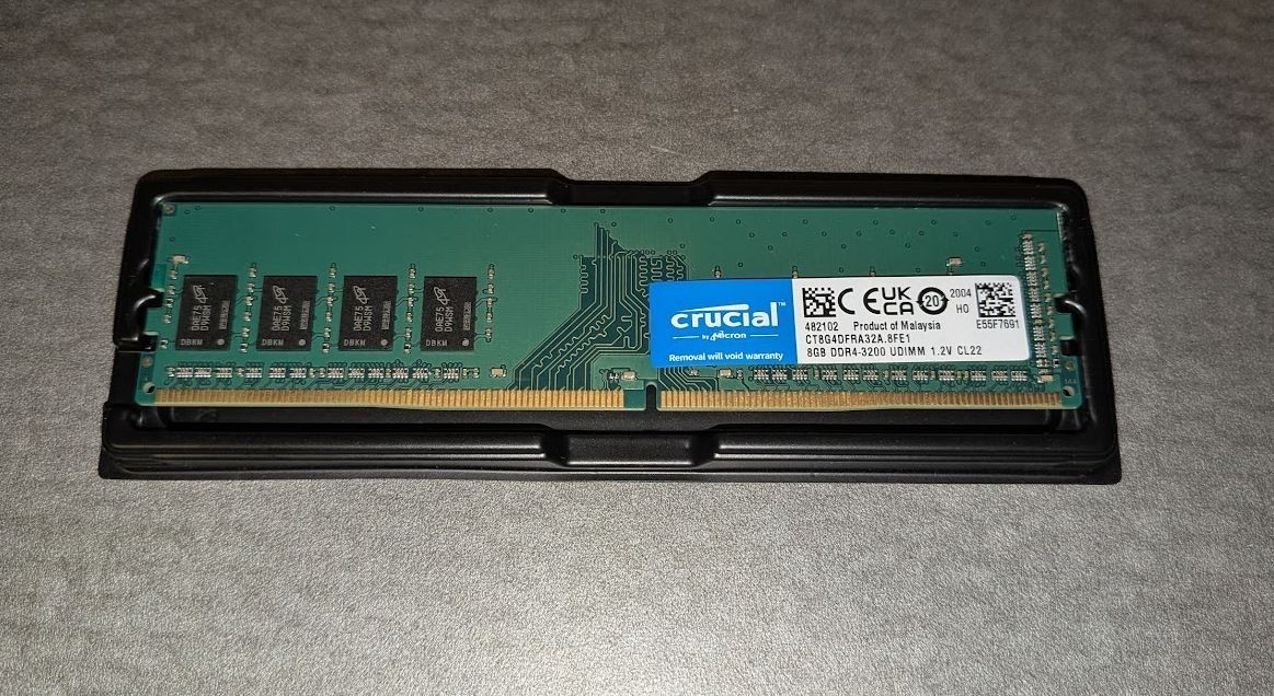 Crucial Micron 8GB DDR4-3200 UDIMM PC-25600 288-Pin RAM CT8G4DFRA32A