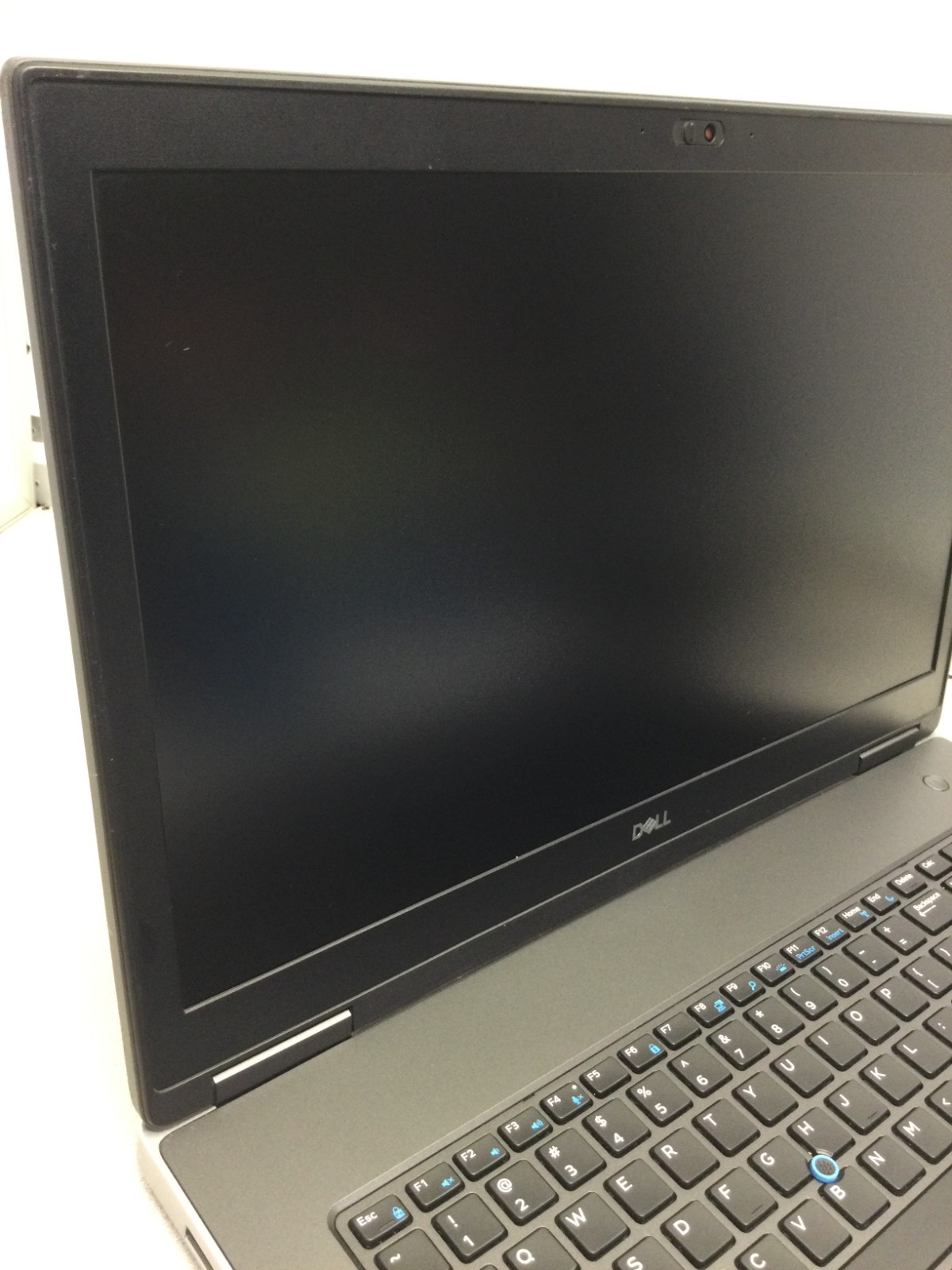 Dell Precision 7740 17.3″Core i7-9750H 48GB RAM 256 GB SSD 2.60GHz WIN 11 PRO