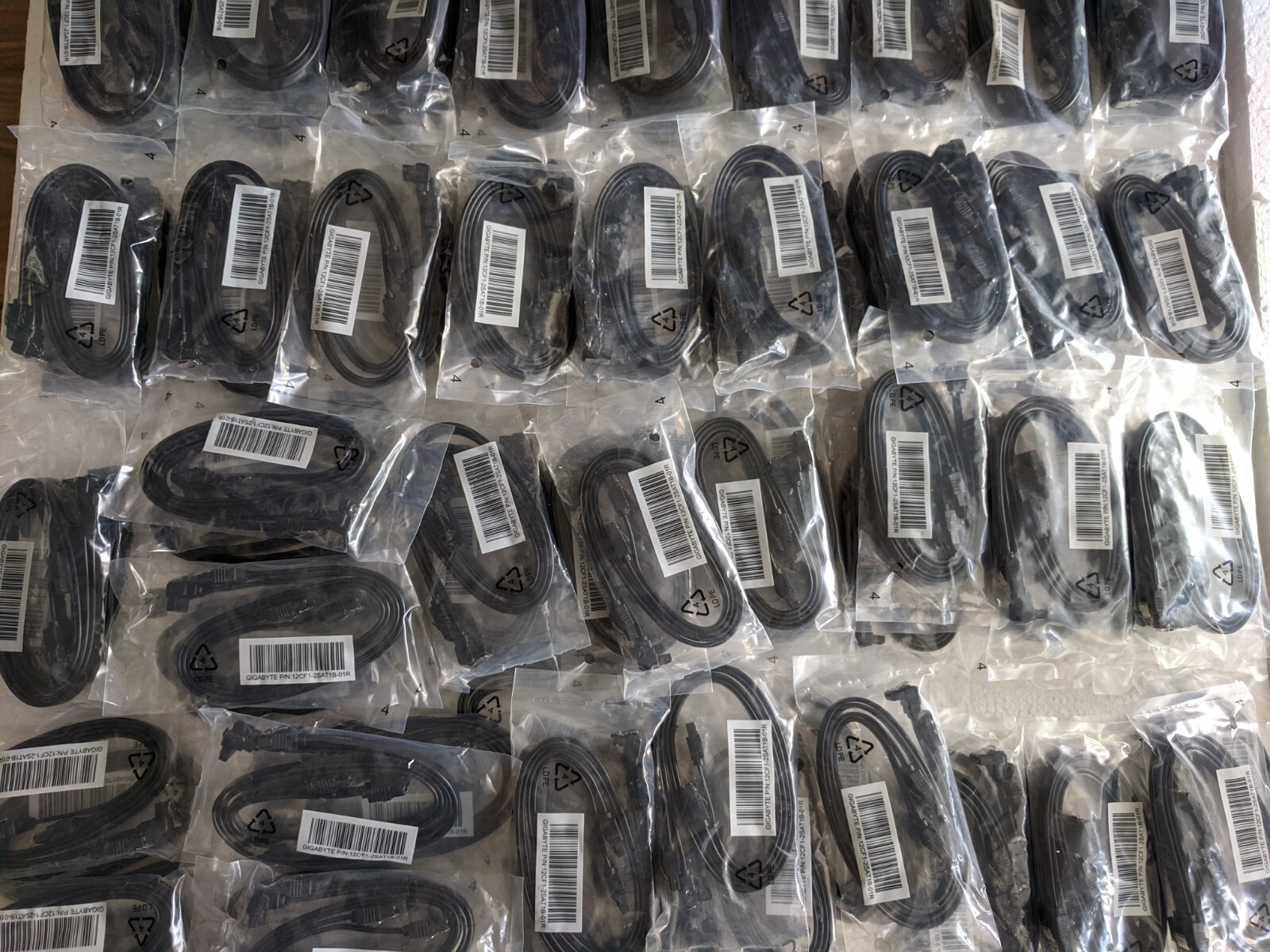 Lot 200 pcs: NEW 19″ Gigabyte SATA 3.0 6Gb/s 90 degree/Straight PC Data Cables