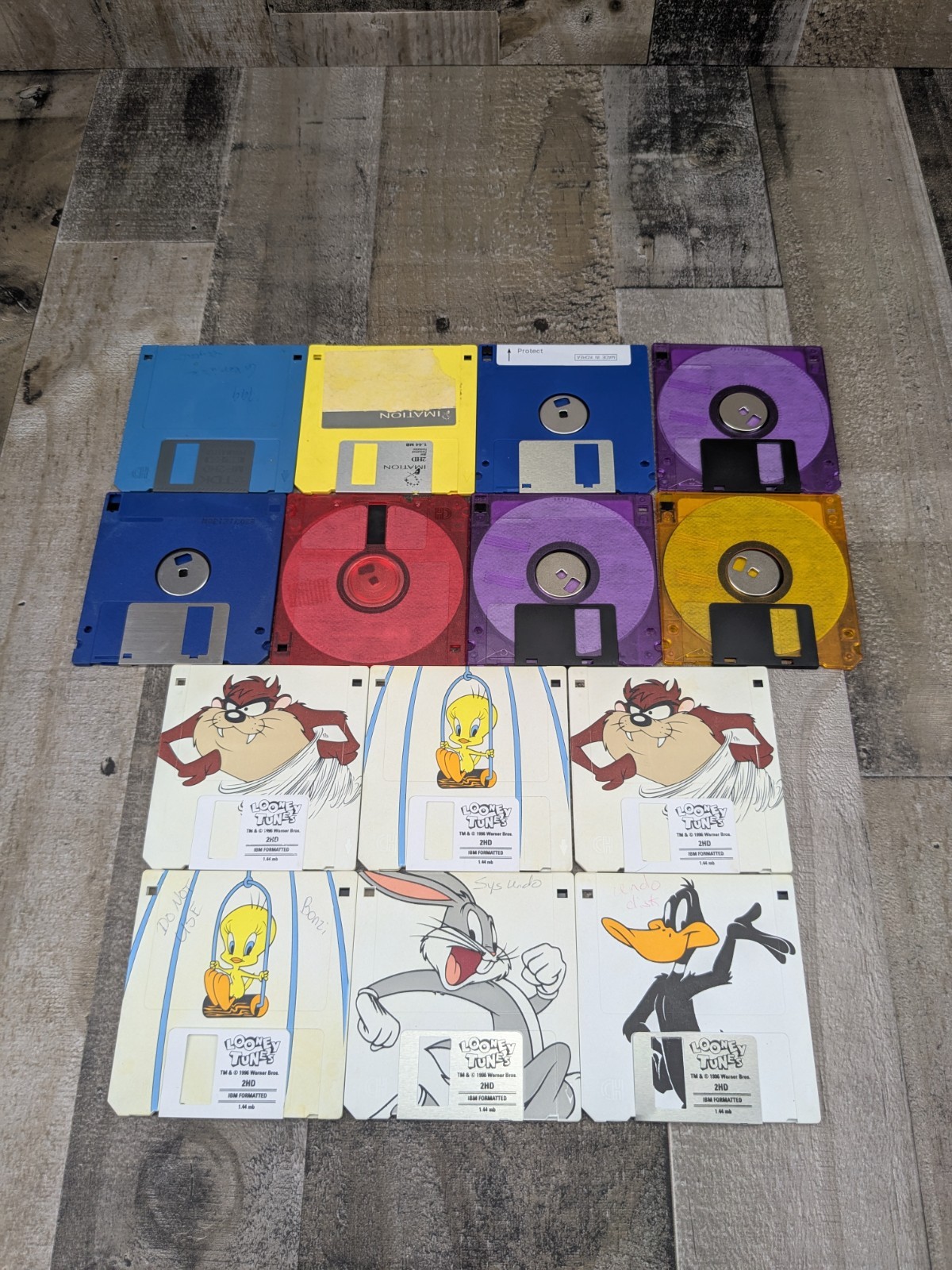 3.5 Looney Tunes Floppy Disk Lot Taz Bugs Daffy Tweety Sylvester & Colored Disks