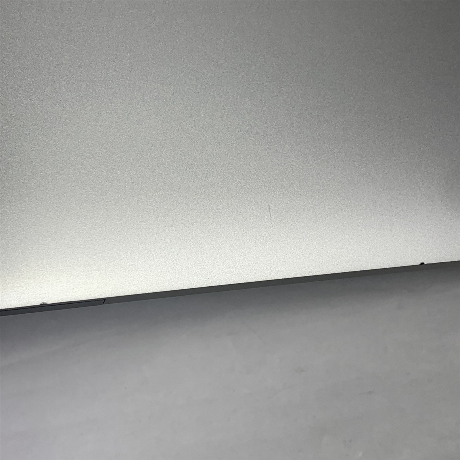 Apple MacBook Pro A1990 15″ 2019 Laptop Oct Core i9-9980HK 2.4GHz 32GB 1TB SSD