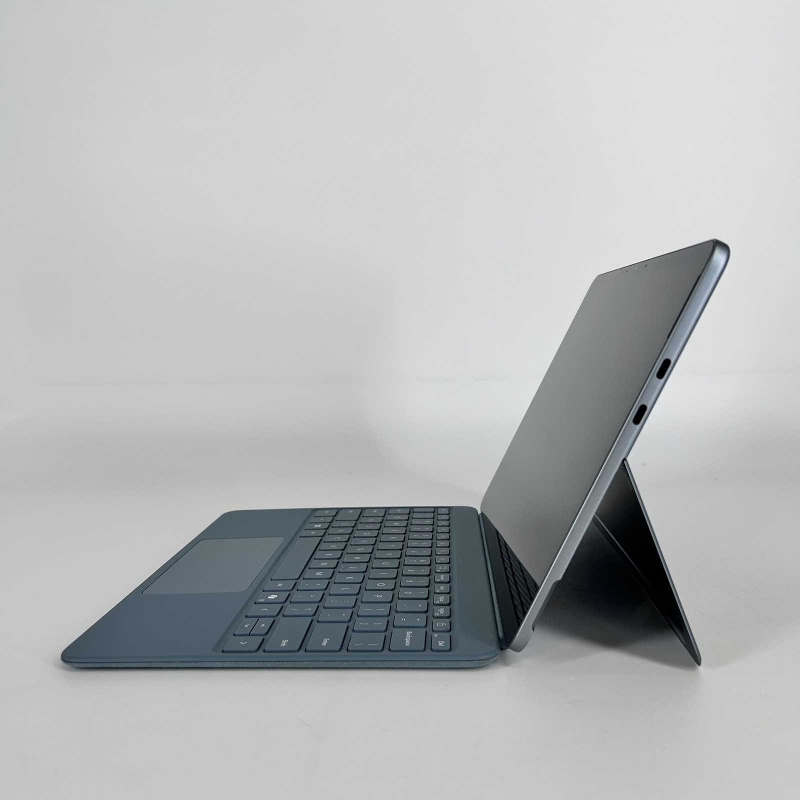 Microsoft Surface Pro 12 Gray X Plus (8-core) 3.30 GHz 16GB 512GB UFS Good