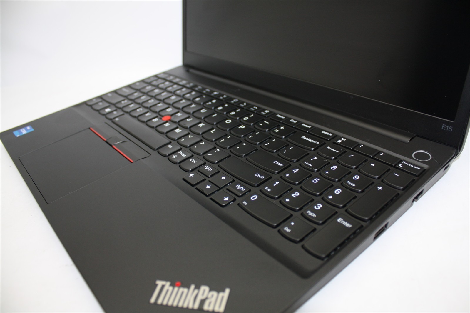 15.6″Lenovo ThinkPad E15 Gen 2 i5-1135G7 RAM 8GB NVMe 256GB/Cosmetic issue