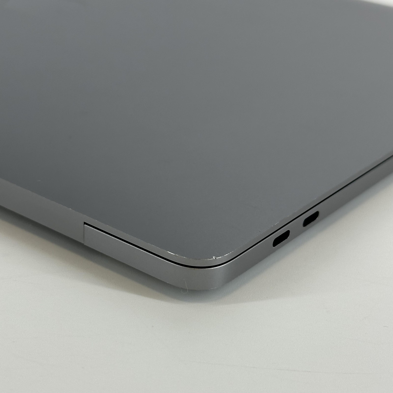 MacBook Pro 16 Touch Bar Space Gray 2019 2.3GHz i9 32GB 1TB SSD Radeon Pro 5500M