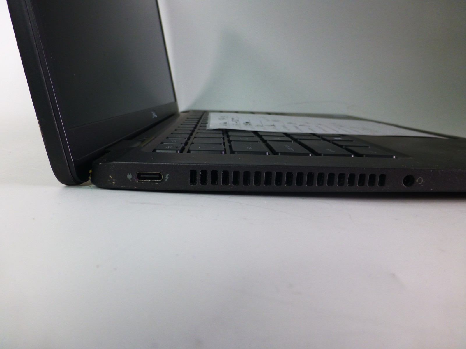 Dell Latitude 7430 14″ (256GB SSD, Intel Core i7-12th Gen, 16GB RAM, Windows 11)