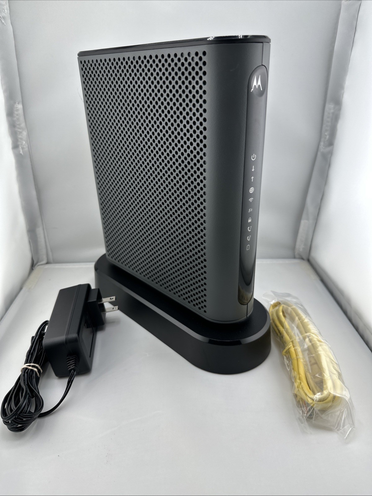 Motorola MT7711 Dual Band AC1900 Cable Modem and Wi-Fi Gigabit Router