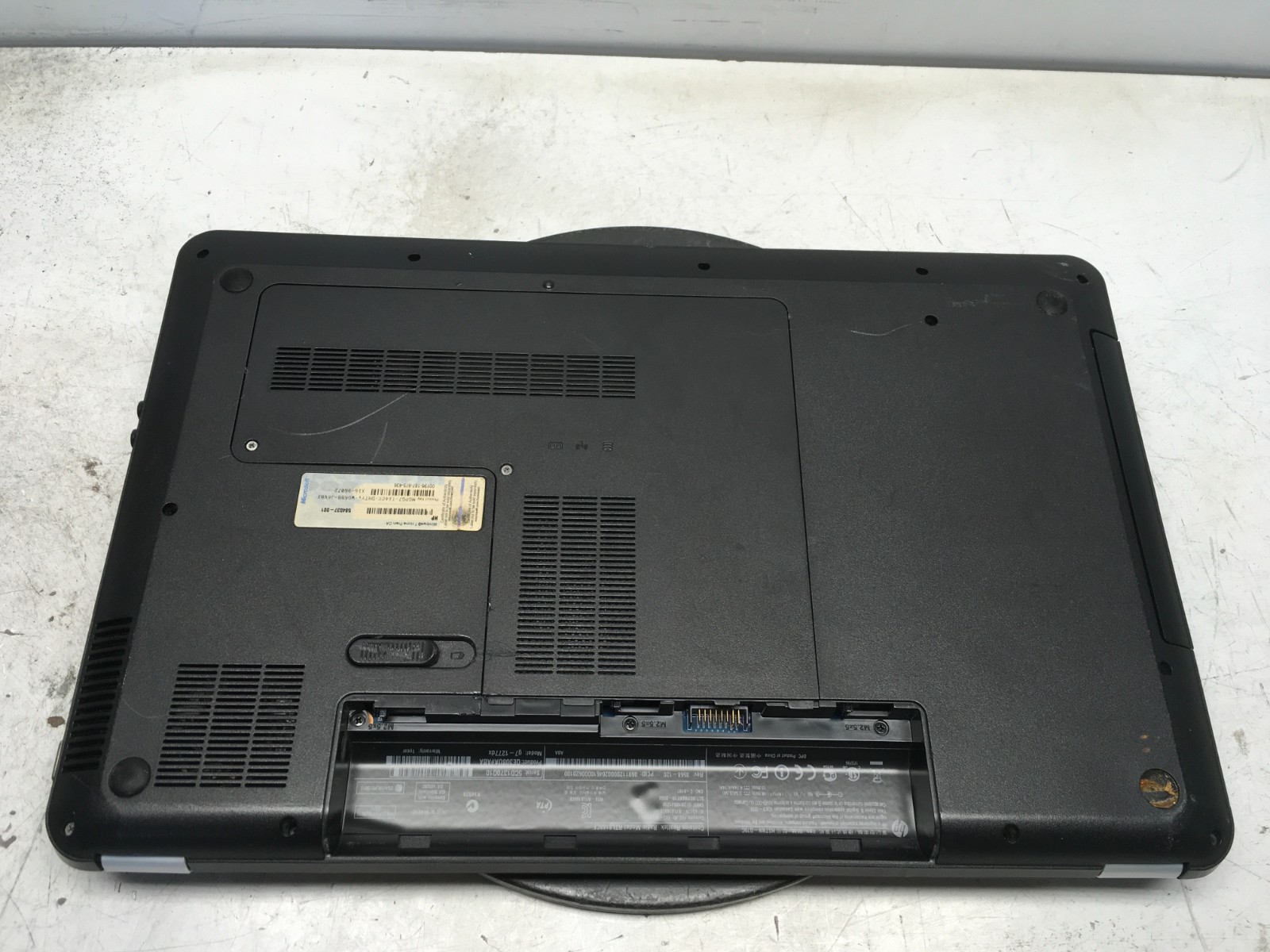 HP Pavilion G7-1277DX AMD A4-3300M 1900MHz 4 GB NO HDD