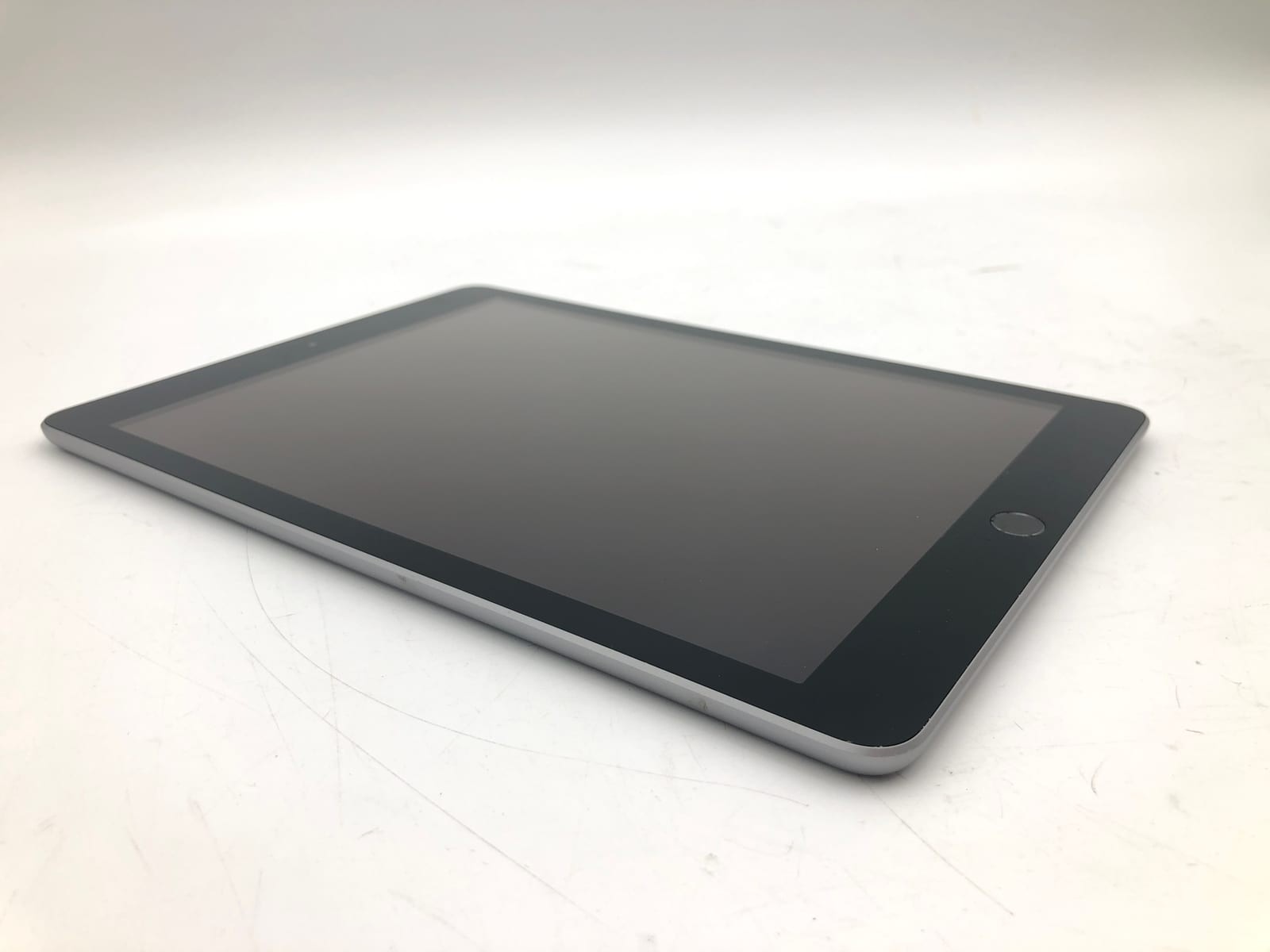 Apple MP2F2LL/A 32GB Space Gray Unlocked A1822 iPadOS Tablet Tested