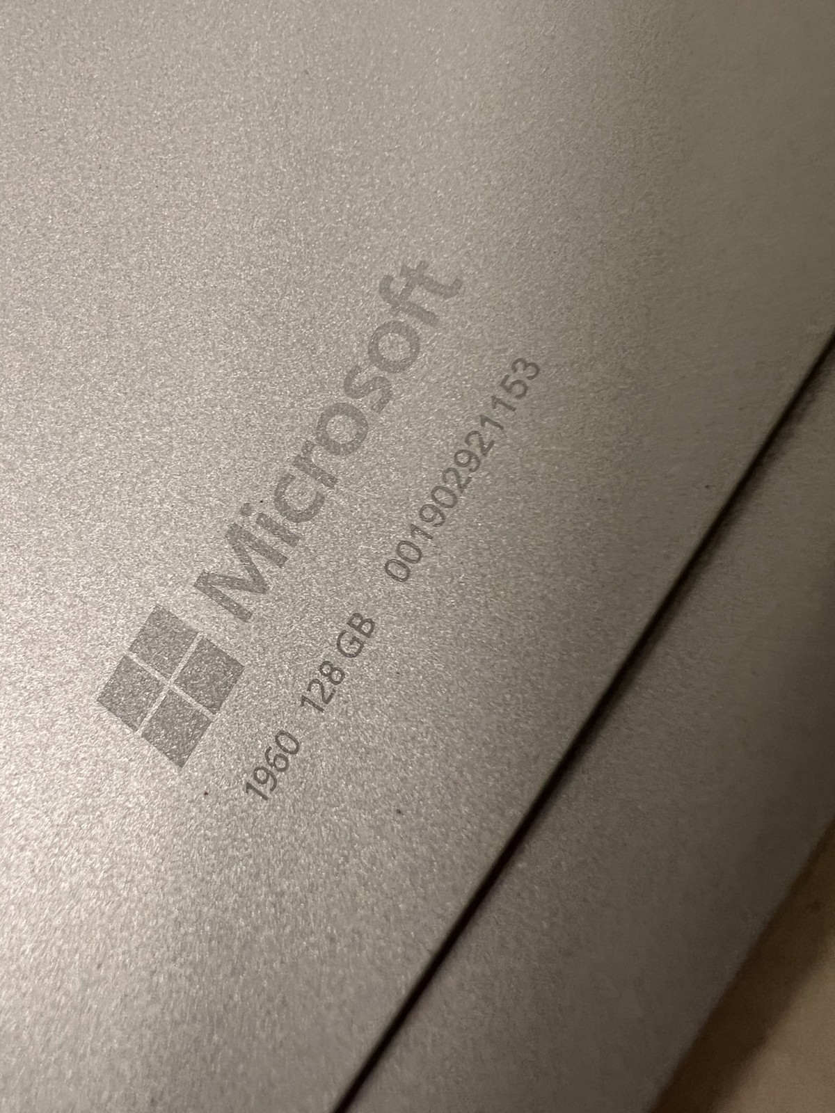 Microsoft Surface Pro 7+ 1960 12.3″ i5-1135G7 2.4GHz 8GB RAM AS-IS NO POWER 📖