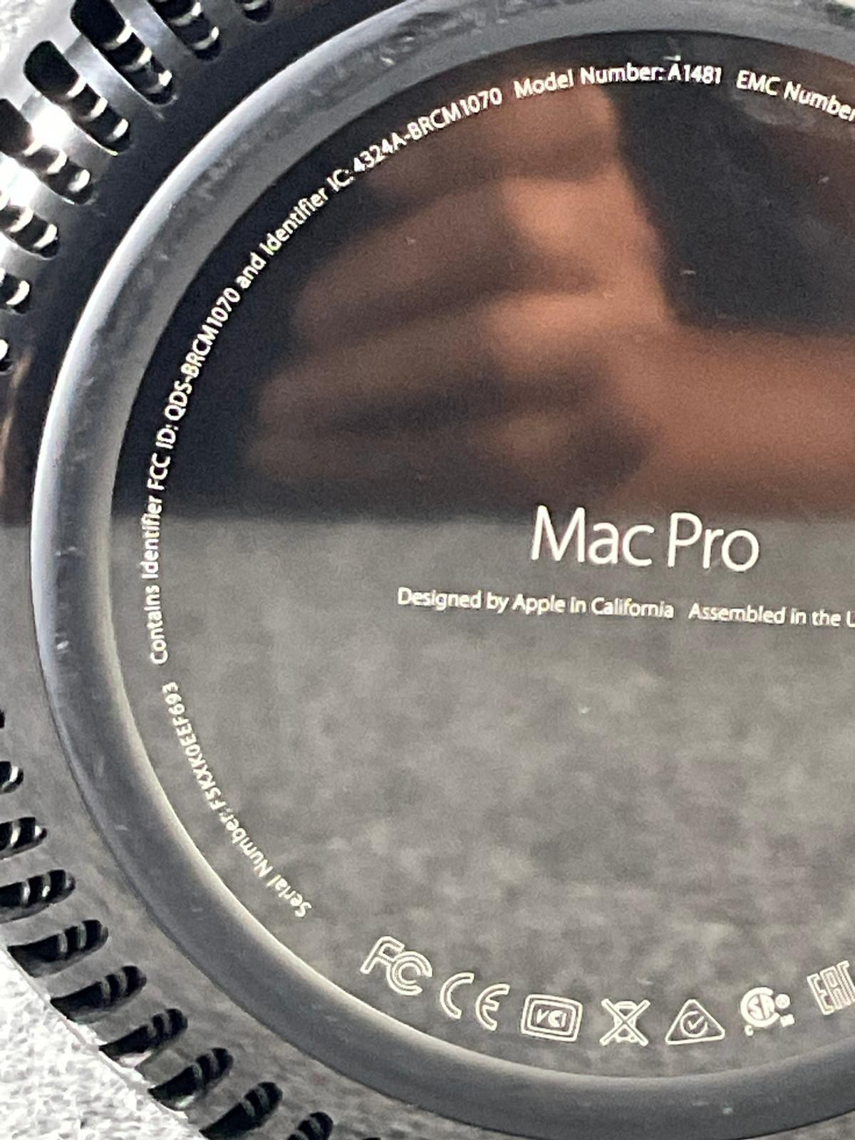 Apple Mac Pro A1481 Xeon E5 3.7GHz Quad Core SSD 40577