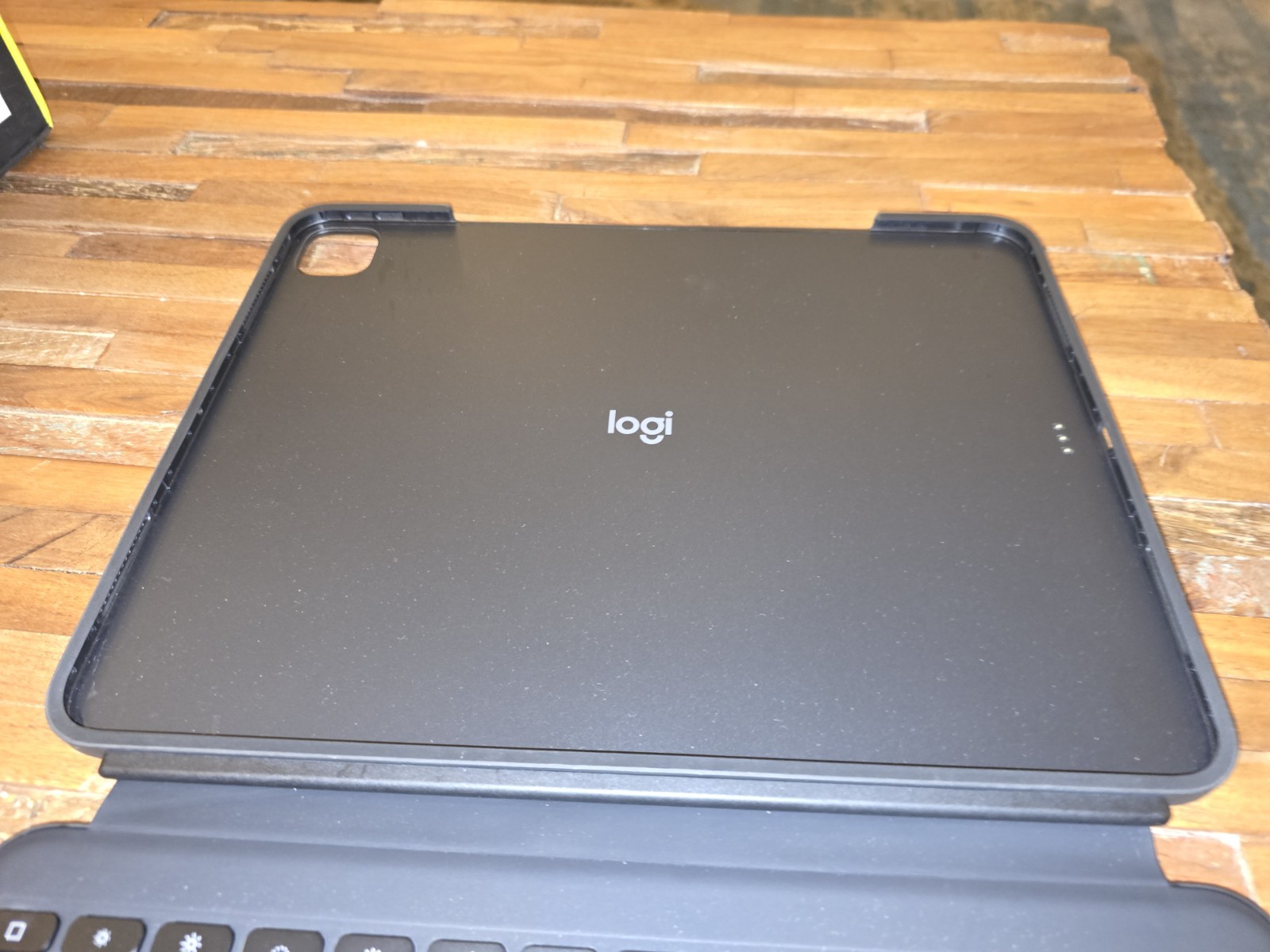 Logitech Combo Touch iPad Pro 12.9-inch (5th, 6th gen-2021, 2022) Keyboard Case