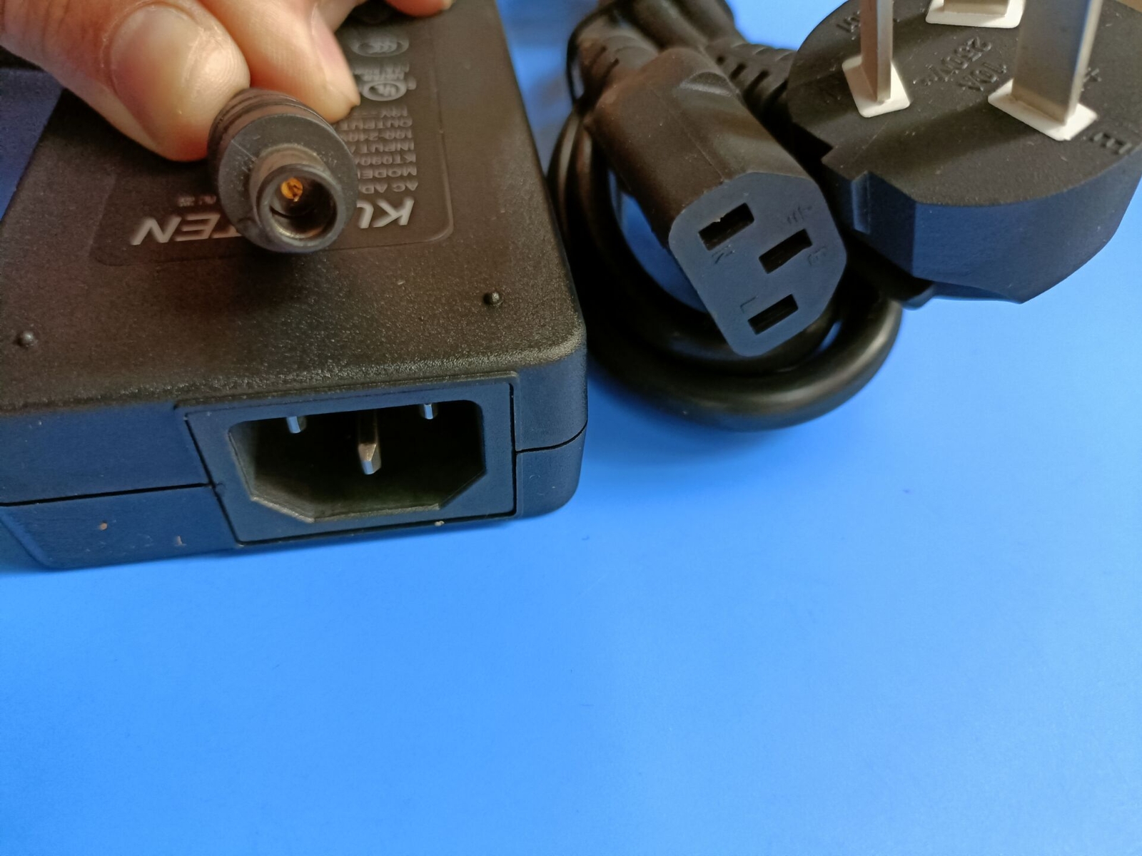 1PCS Genuine KUANTEN Ac Adapter Power Supply KT090A1900473B3 19V 4.73A