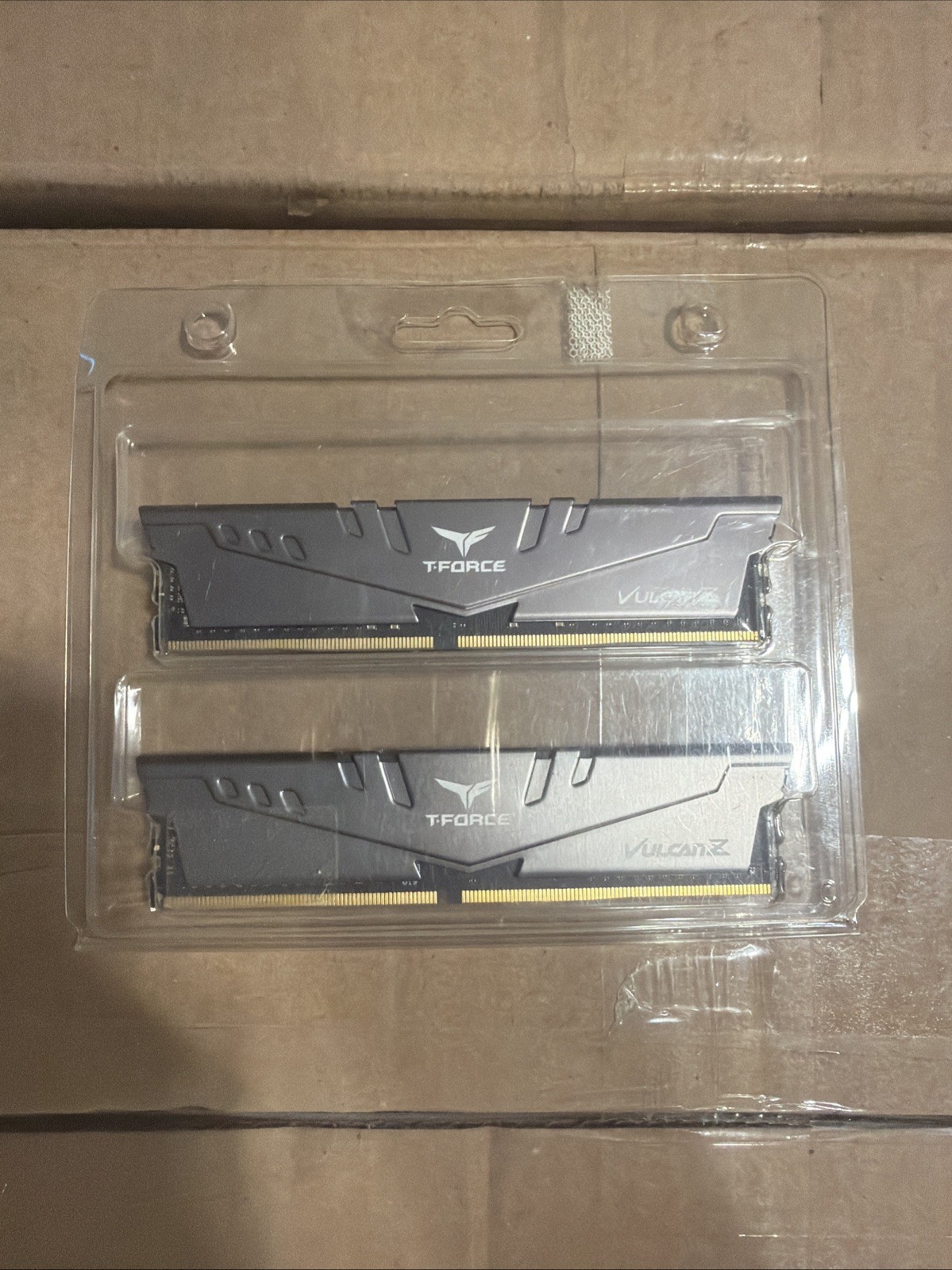 T-Force Vulcan 16GB Kit (2 X 8GB) DDR4 PC4-3200 1.35V TLZGD48G3200HC16FBK