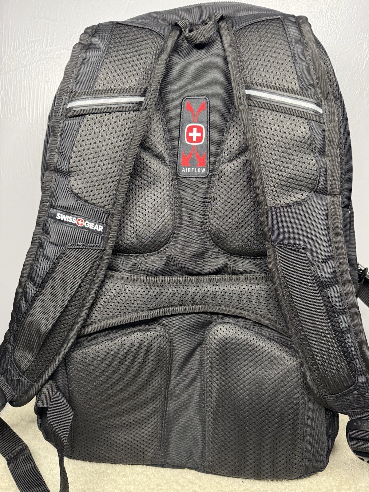SwissGear Black Solid Backpack for Tablet, Padded Straps, Organizer Compartments