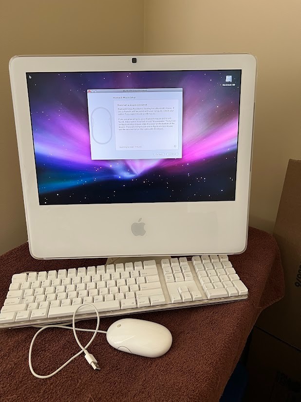 Apple Mac OS X Model: iMac G5 with Power cord, Keyboard and mouse