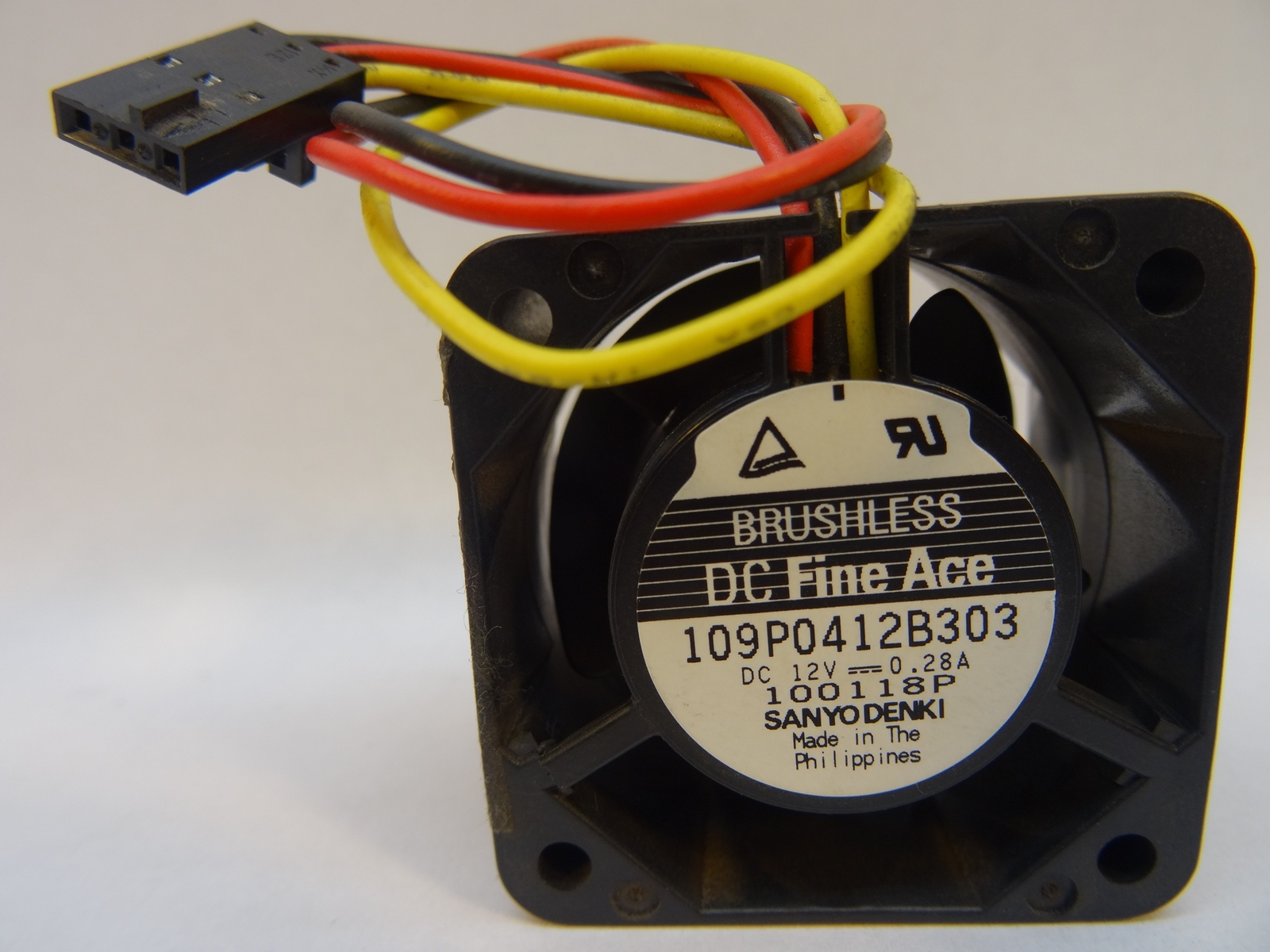 SANYO 109P0412B303 FAN 12V 0.28A 3PIN 40*40*28MM DELL POWEREDGE 1550
