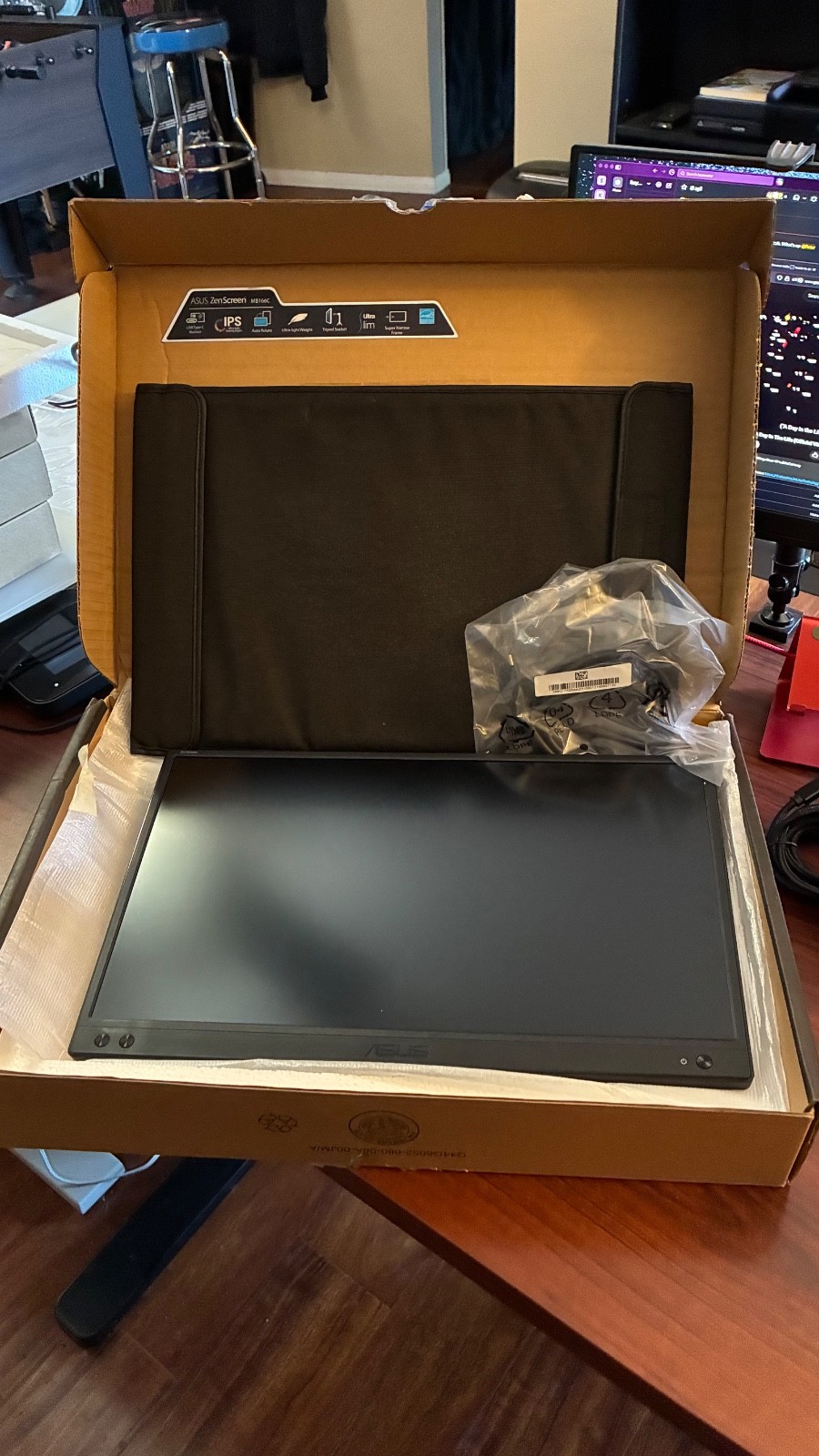 ASUS ZenScreen MB166C 15.6 in 1920 x 1080 Widescreen Portable IPS USB-C Monitor
