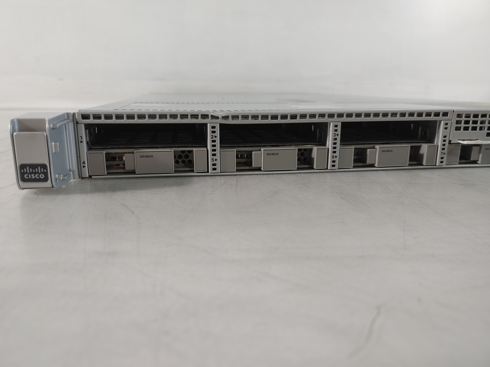 Cisco UCS C220 M4 2.40 GHz Intel Xeon E5-2620 v3 32 GB DDR4 Server No Drives/No