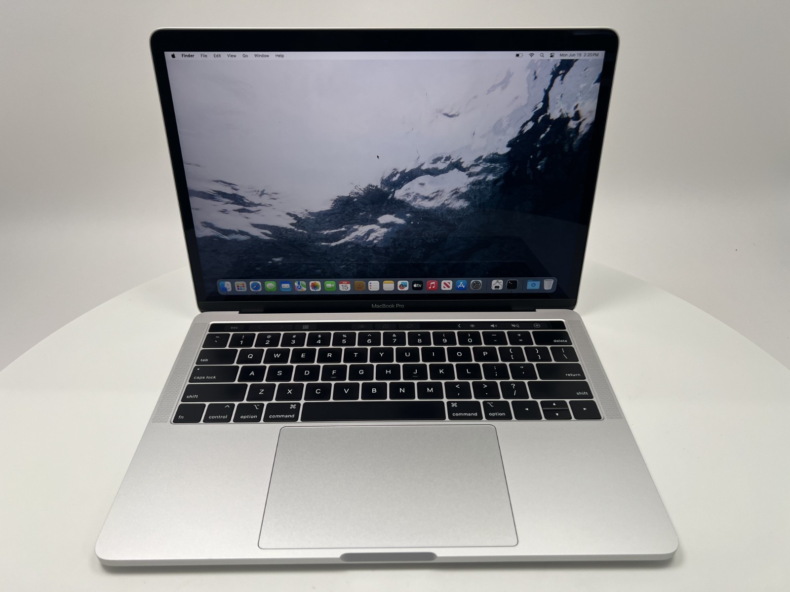 MacBook Pro (2018) 13″ – Intel Core i7 2.7GHz • 16GB RAM 1TB SSD – Read