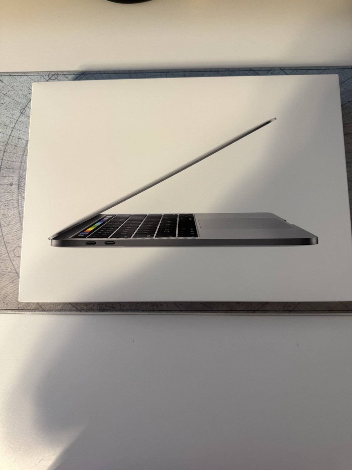 2017-18 13in MacBook Pro Touch Bar 8GB RAM 512 GB SSD Space Gray Excellent Cond