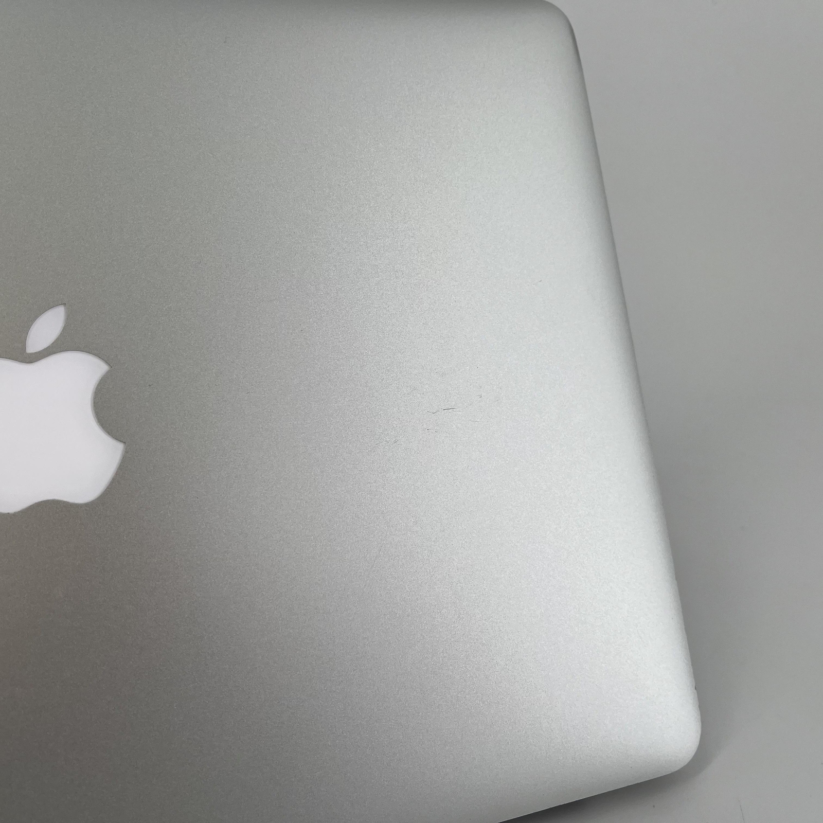 Apple MacBook Air 13 2017 1.8 GHz Intel Core i5 5th Gen 8GB 256GB SSD