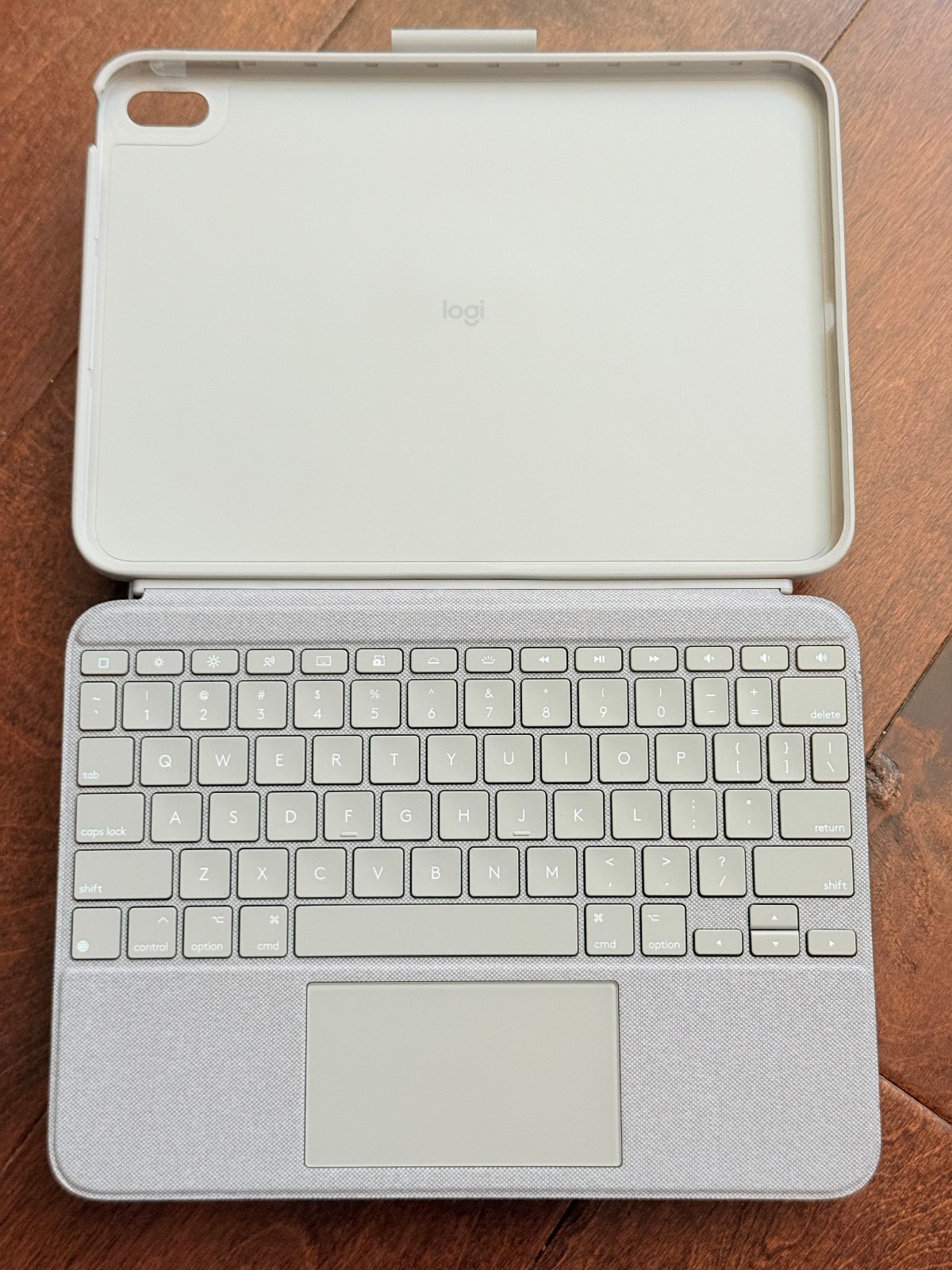 Logitech Combo Touch – iPad Case for 10th gen -SAND – “UGLY BOX”