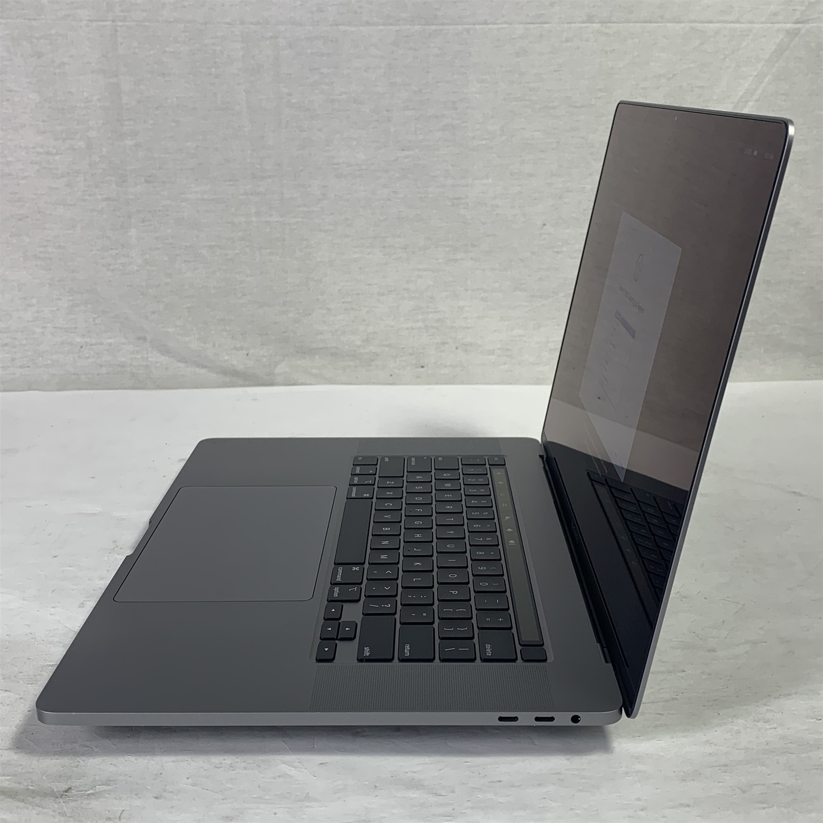 Apple MacBook Pro A2141 (2019) 16″ Laptop Core i9-9980HK 2.3GHz 16GB – 500GB SSD