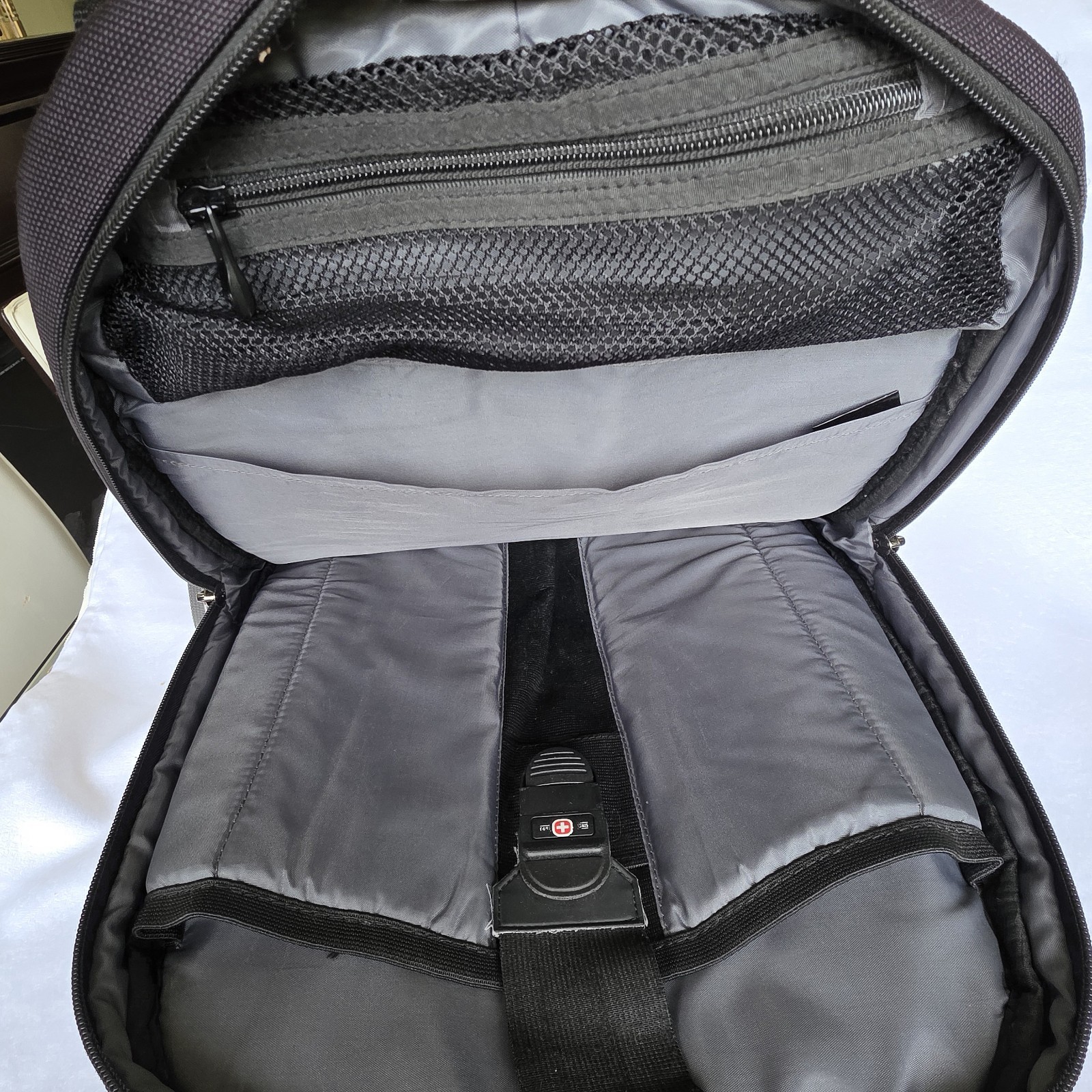 Wenger Maxxum 16 Laptop Backpack Black Red SwissGear Travel Business Computer