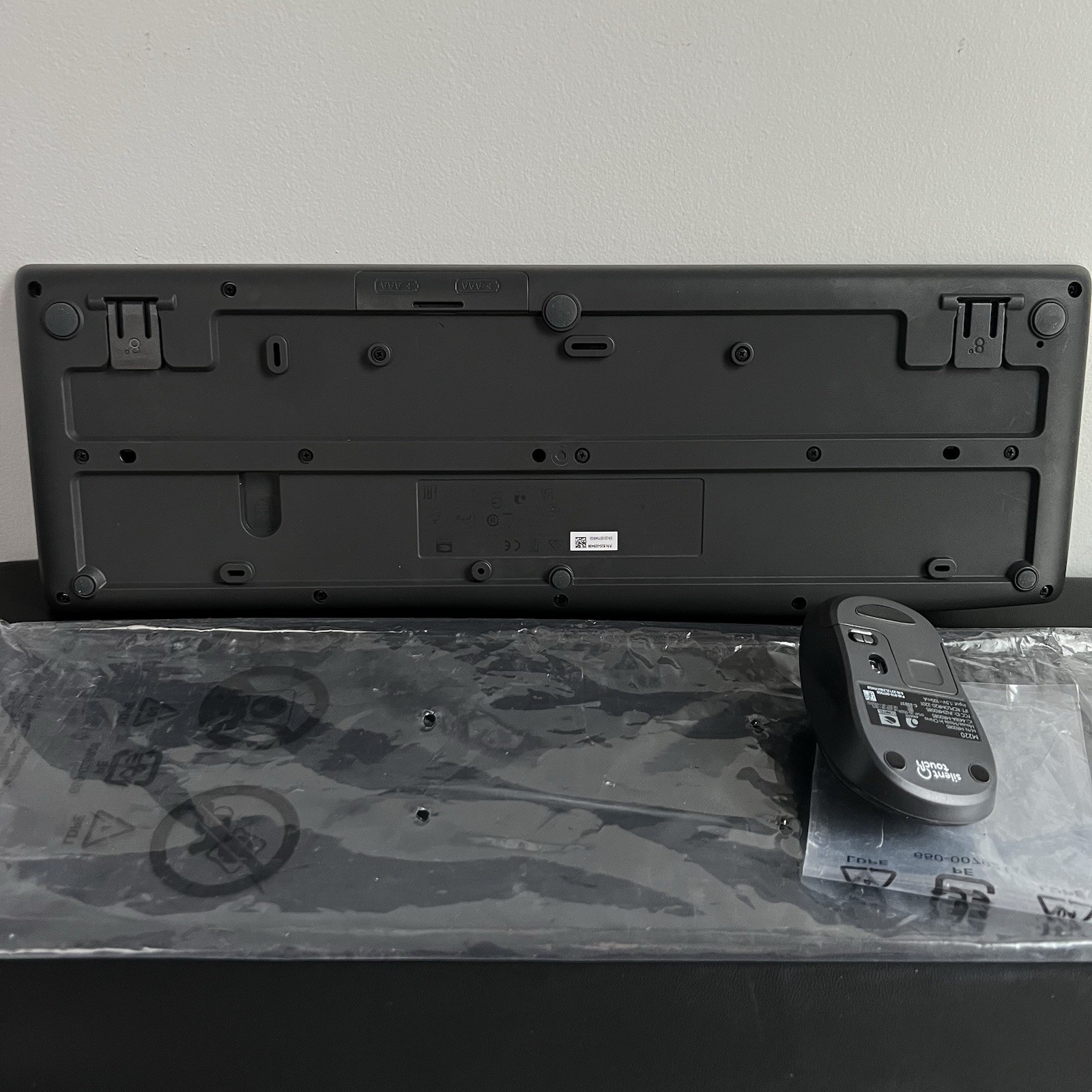 Logitech MK295 Silent Wireless Keyboard & Mouse Combo Full Size Black