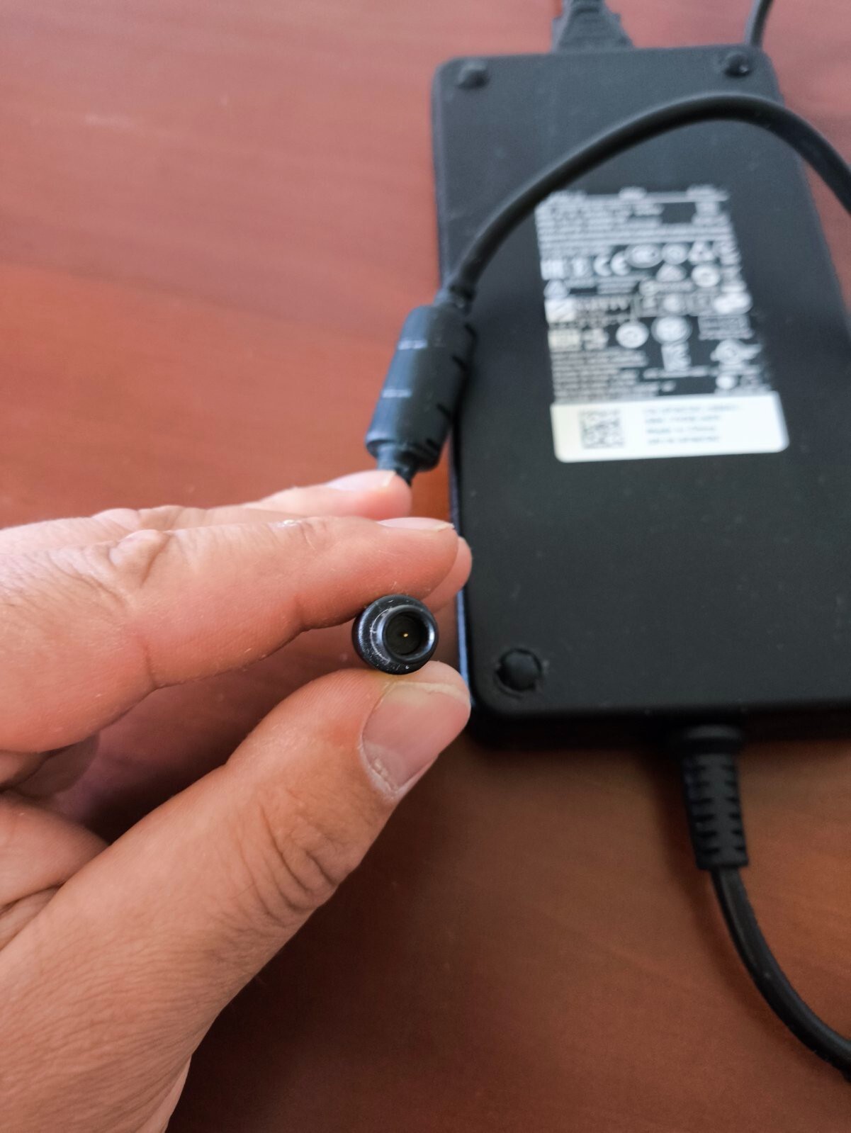 Dell Inc. 240W AC Adapter GA240PE1-00/LA240pm160 19.5V 12.3A