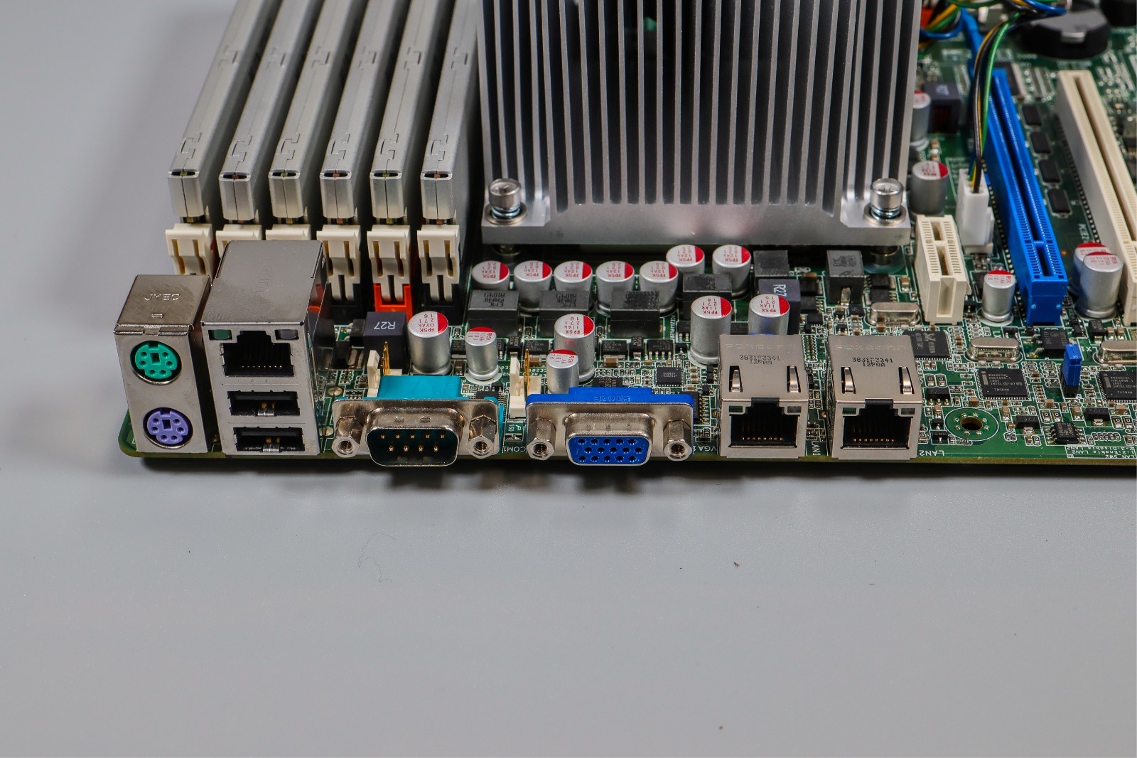 ASUS Z8PE-D12 Dual LGA1366 Server Motherboard Xeon E5620 72GB DDR3 ECC RAM