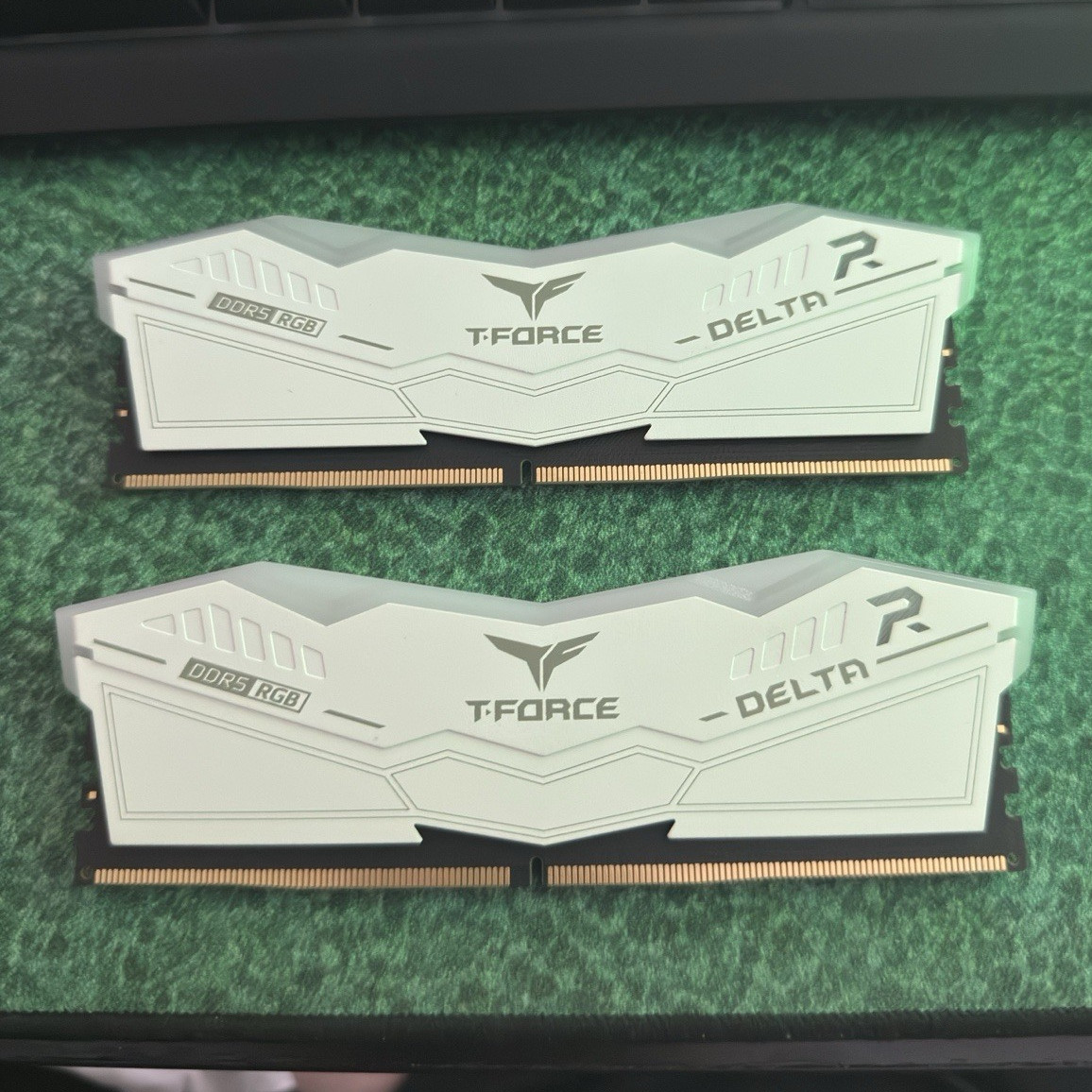 TEAMGROUP T-Force Delta RGB 32GB (2x16GB) DDR5-6000 DIMM PC5-48000
