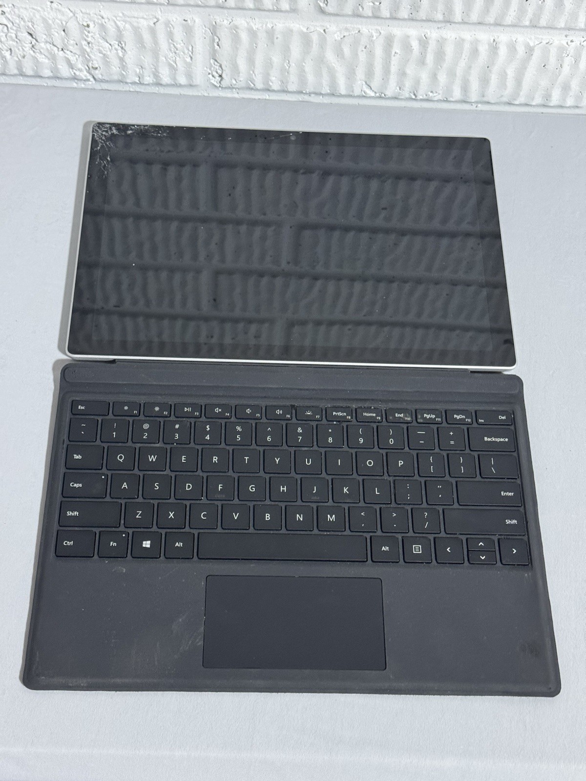Microsoft Surface Pro 7 i5/16GB/256GB – Cracked Screen – AS/IS – PARTS & REPAIR