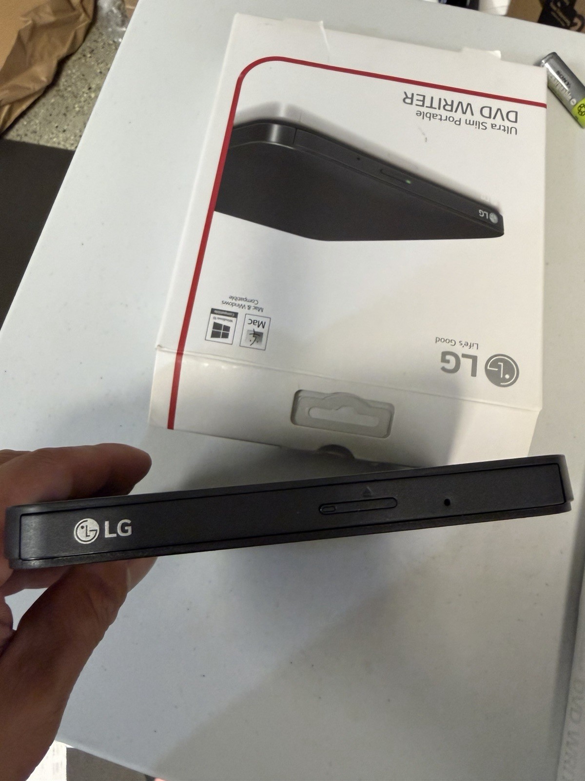 LG DVD Writer Ultra Slim Portable SP80NB80 External Drive MAC/WINDOWS