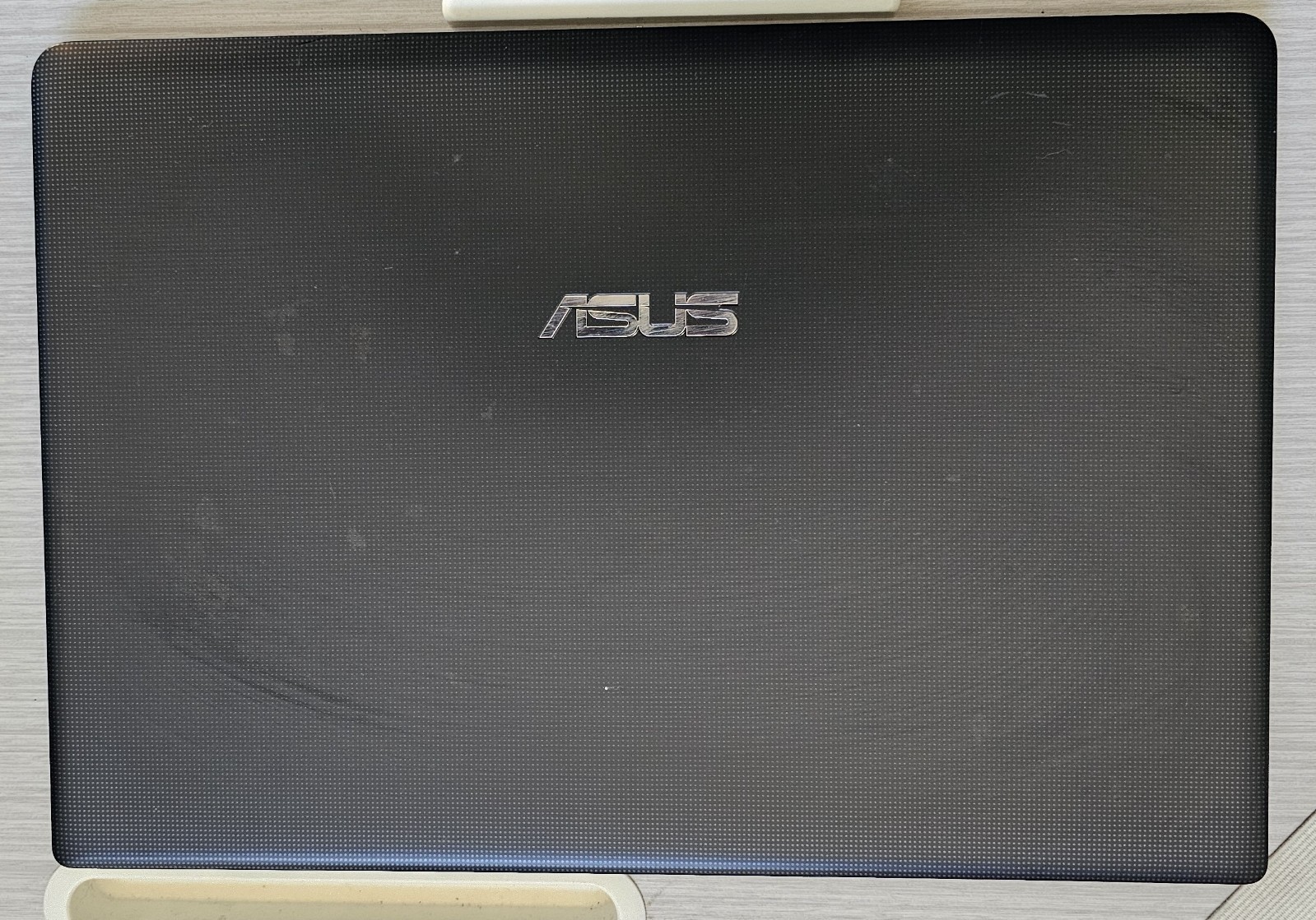 ASUS X401U / 320GB HDD / 4GB RAM / AMD E1-1200 1.40GHz / 14″ / WINDOWS 10
