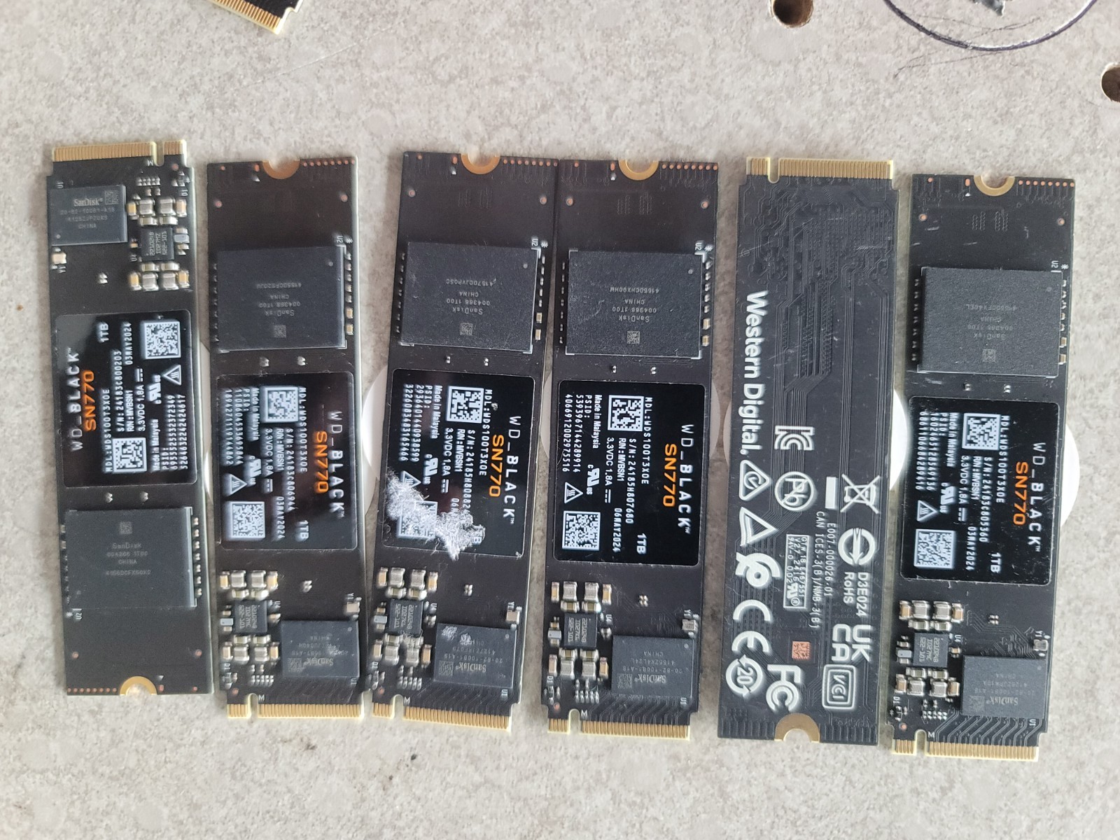 Western Digital WD_BLACK SN770 1TB M.2 NVMe Internal SSD (WDS200T3X0E)